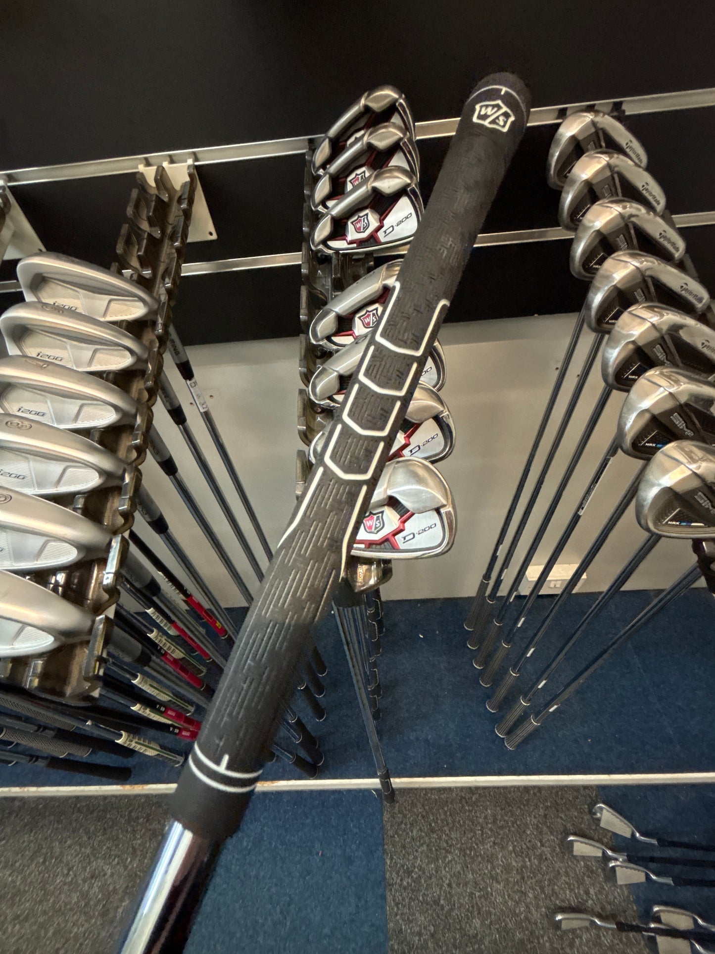 WILSON STAFF D200 (4-SW REGULAR FLEX) (LH)