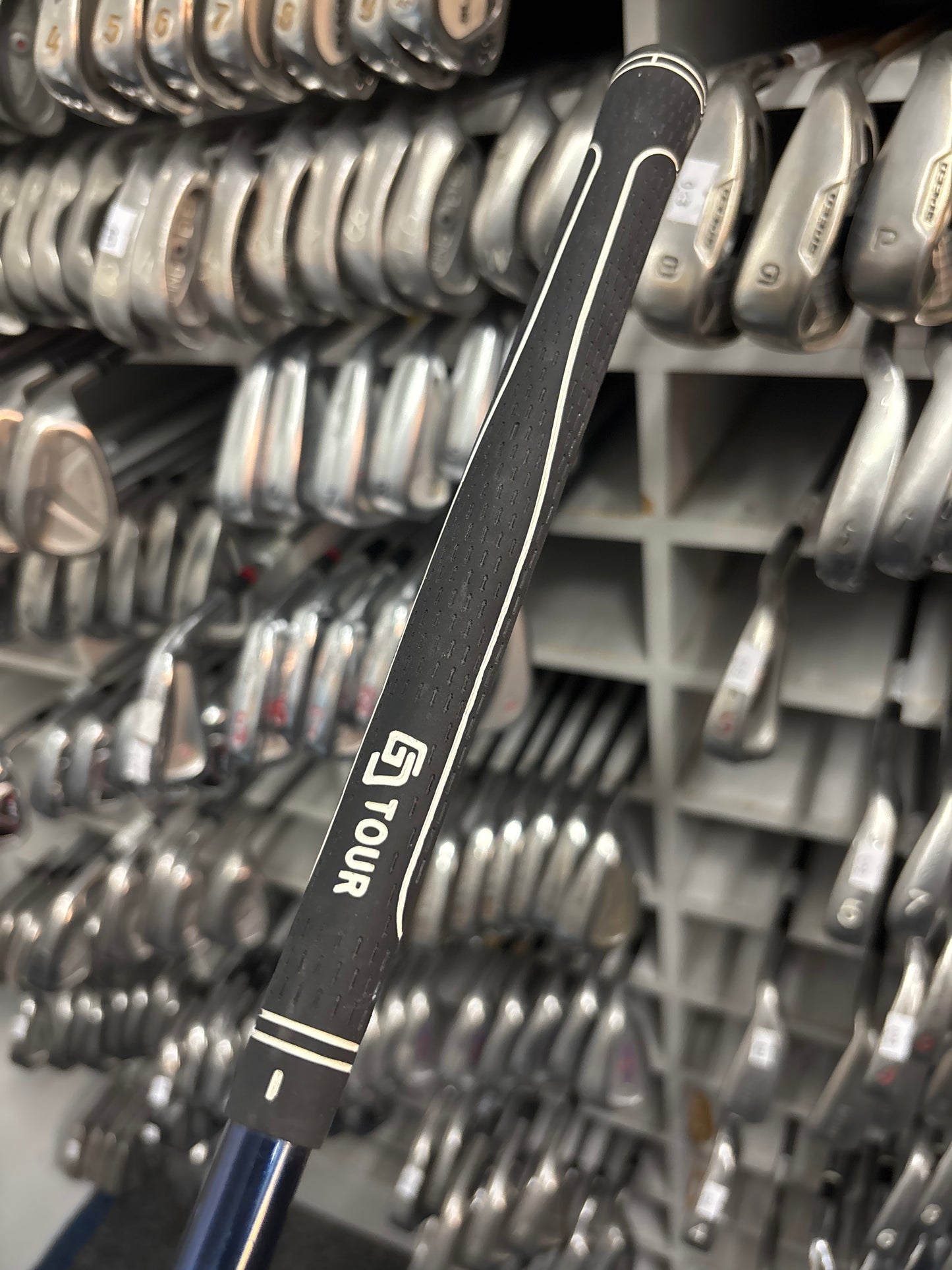 YONEX V-MASS 270 (4-SW REGULAR GRAPHITE FLEX)