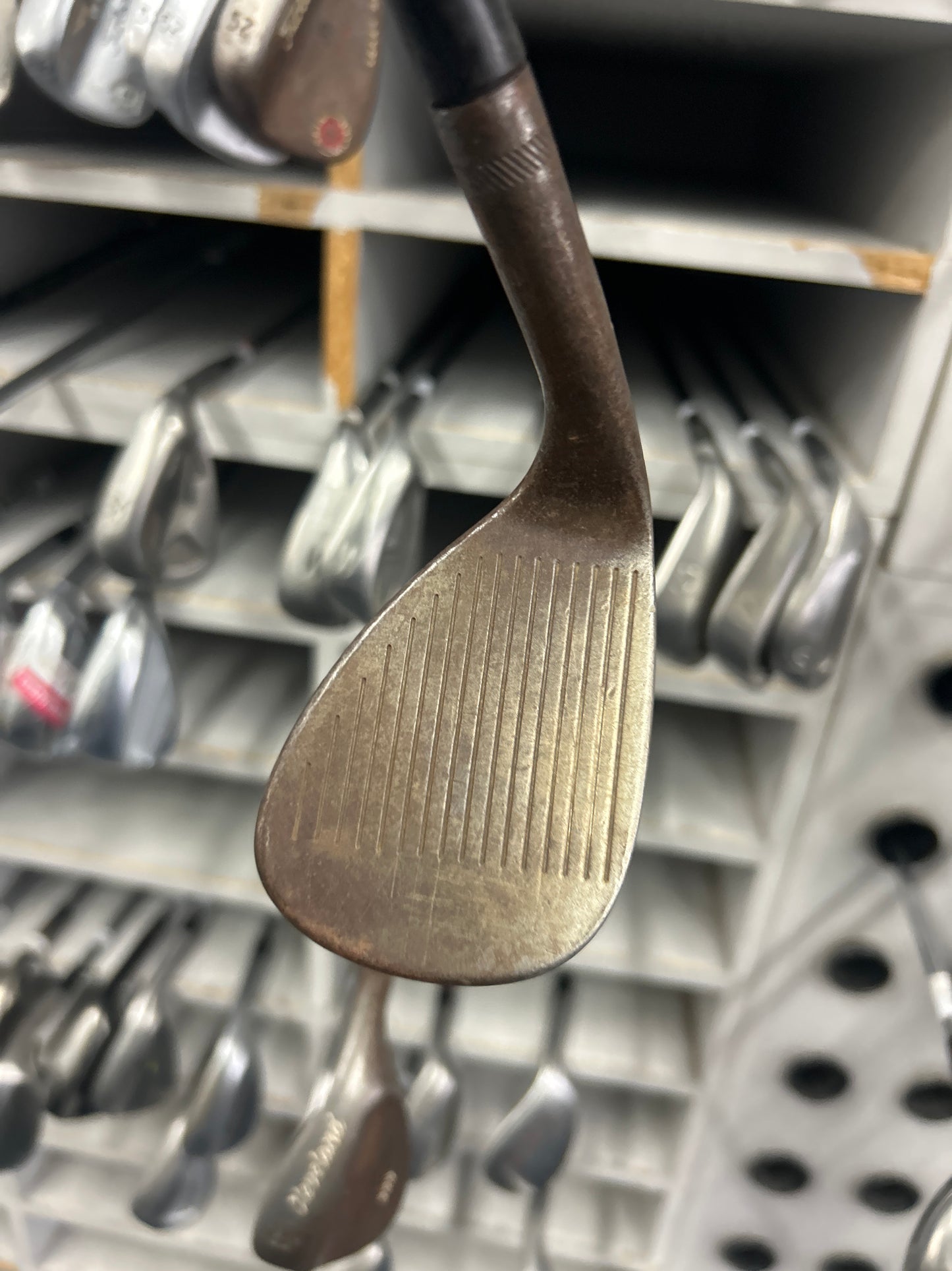 TITLEIST VOKEY RUST FINISH 60’’ (04 Degrees Of Bounce)