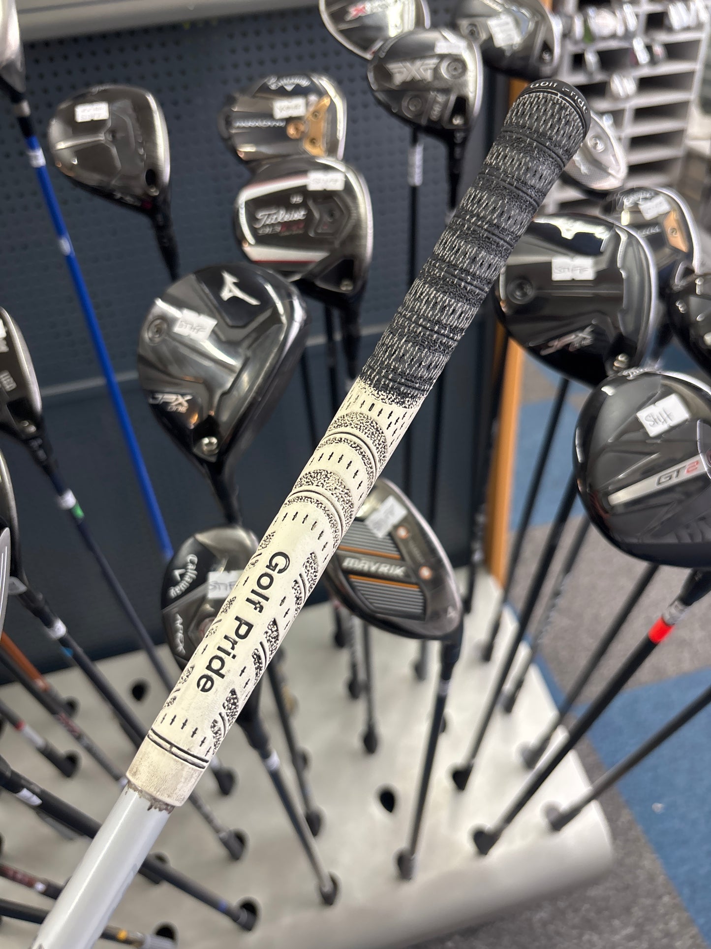 Taylormade R9 9.5 DEGREE SUPERTRI (STIFF FLEX)