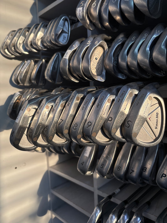 YONEX V-MASS 260 (4-SW REGULAR GRAPHITE FLEX)