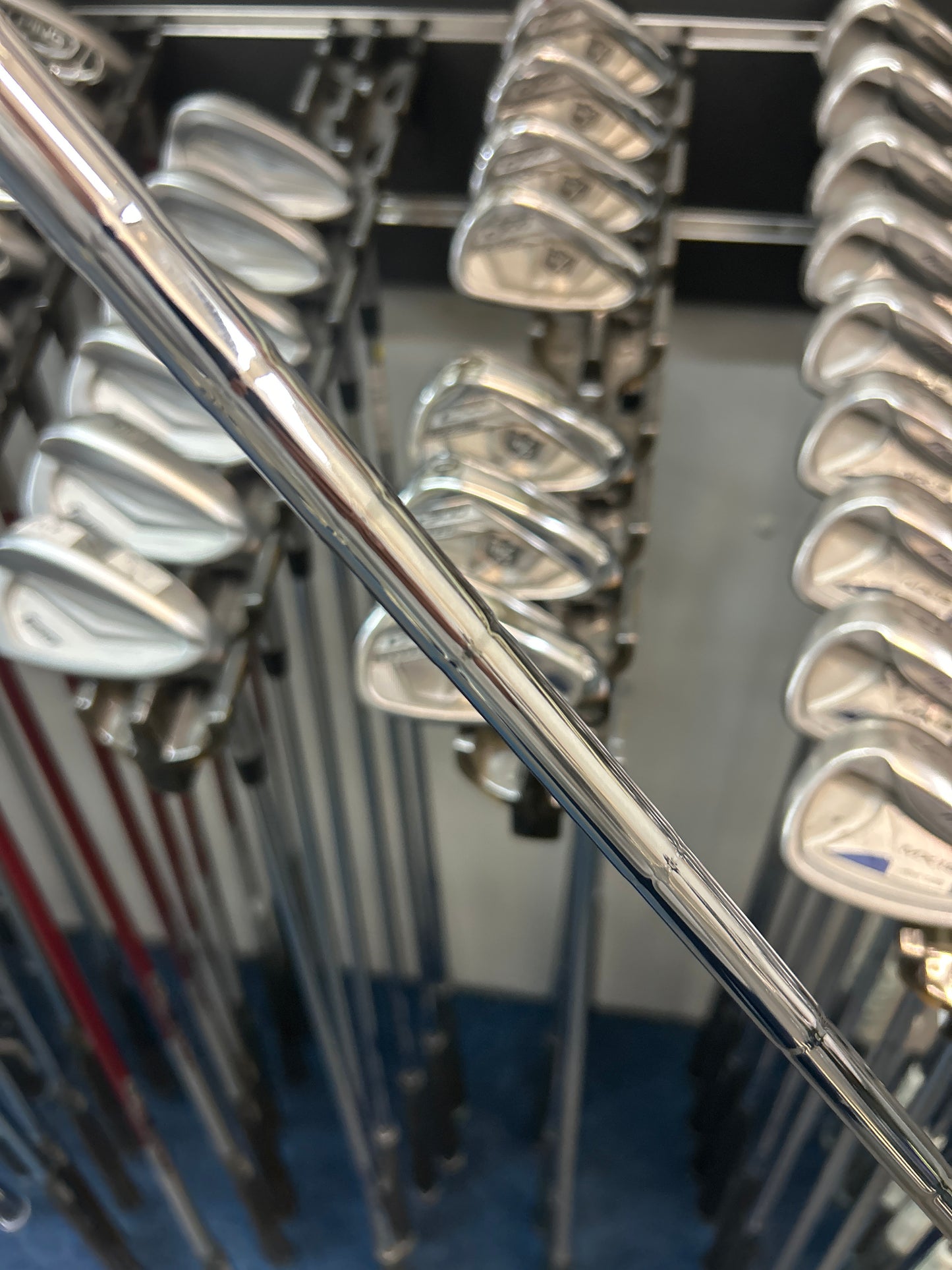 WILSON STAFF C300 (3-PW REGULAR FLEX)