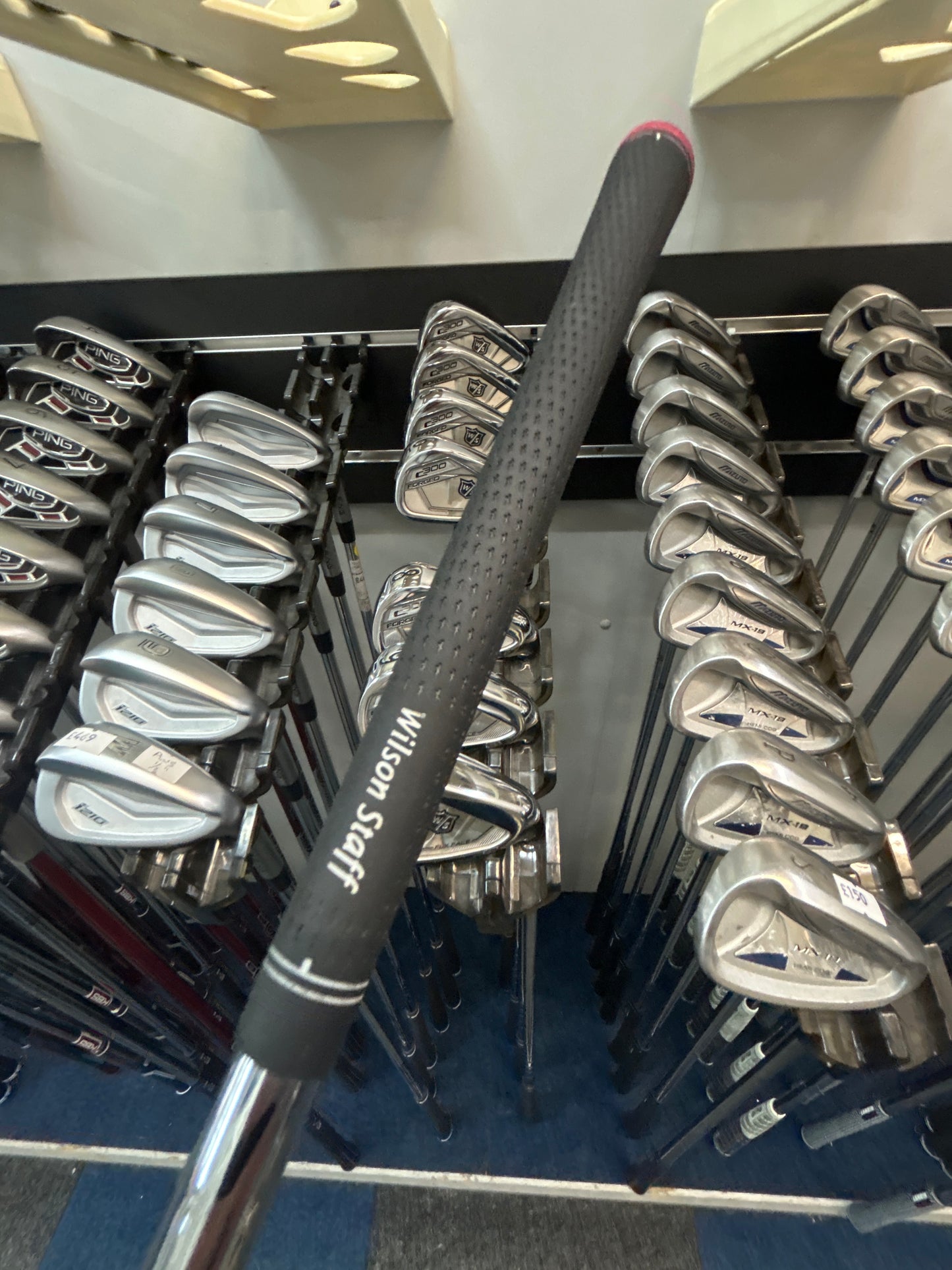 WILSON STAFF C300 (3-PW REGULAR FLEX)