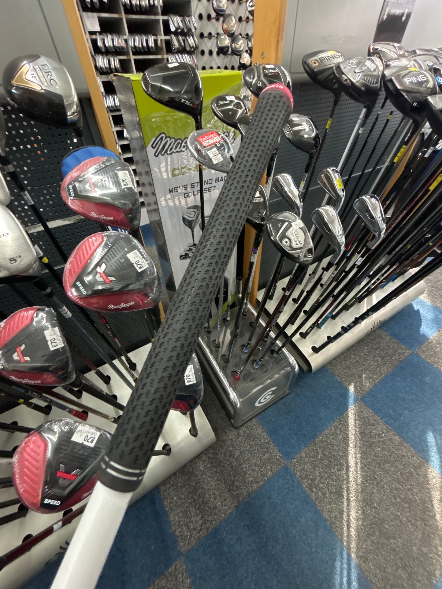 Wilson Staff DYNRPWR 4 HYBRID (SOFT REGULAR FLEX)