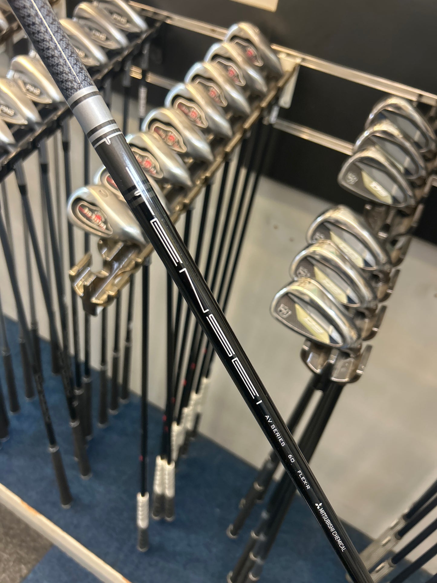 Wilson D9 (5-PW+GAP) (Graphite Regular Flex)