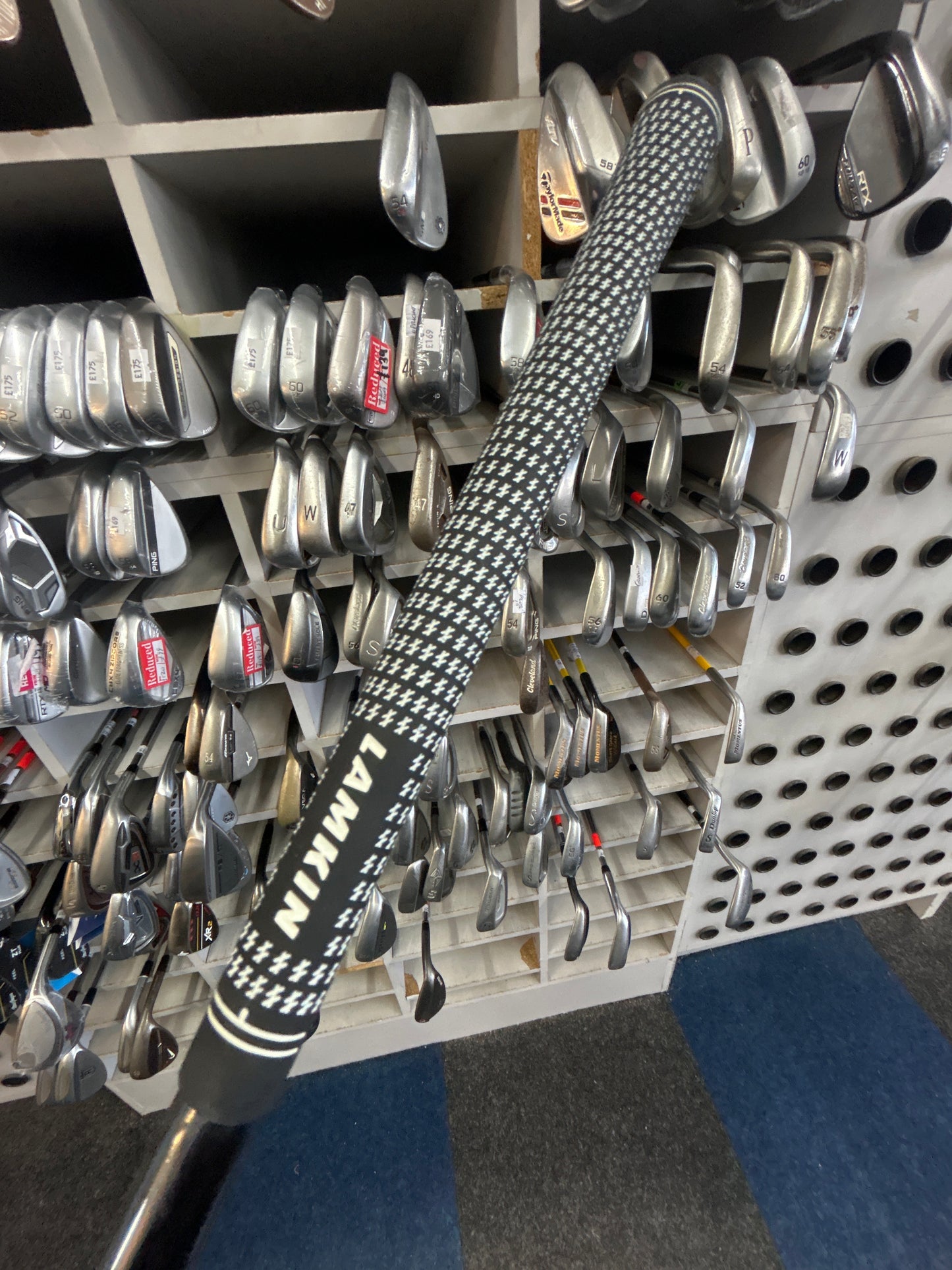 Caley O1X 3 Iron (REGULAR GRAPHITE FLEX)