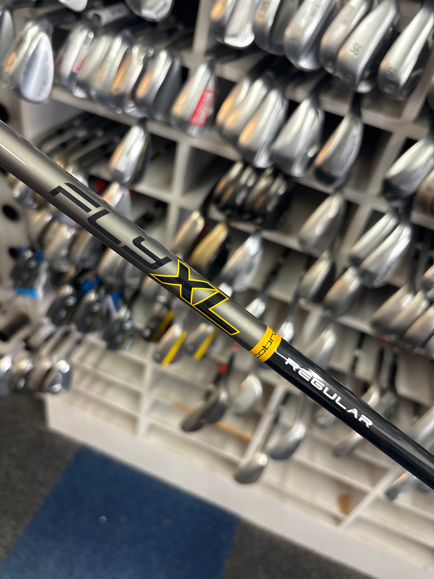 Cobra FLY XL 10.5 (REGULAR FLEX)