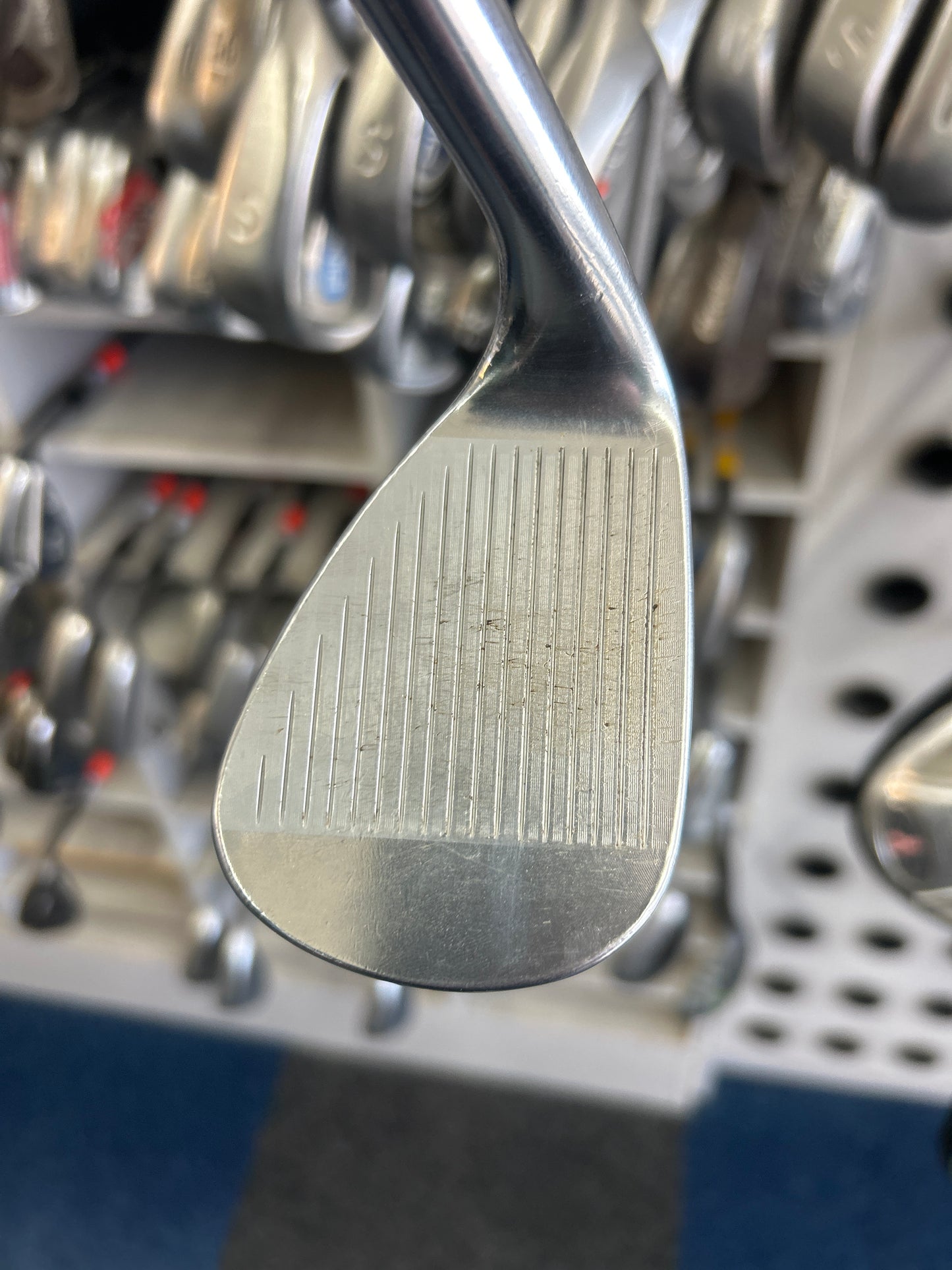 TITLEIST VOKEY SM7 56’’ DEGREE (08 DEGREES OF BOUNCE) (PITTED SHAFT)