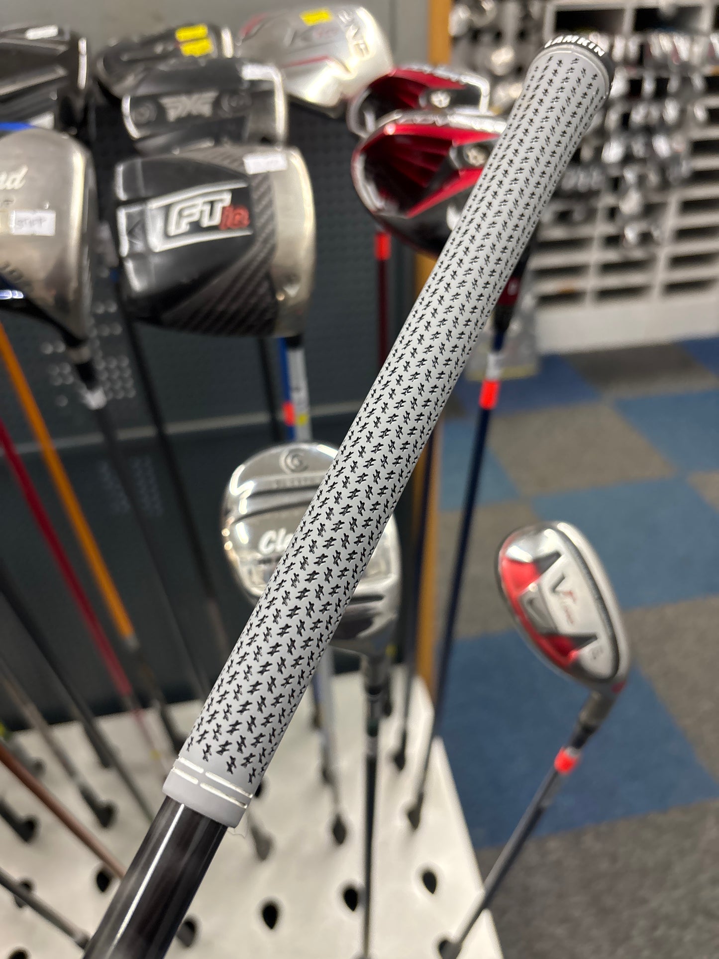 KIRKLAND SIGNATURE 10.5 (STIFF FLEX)