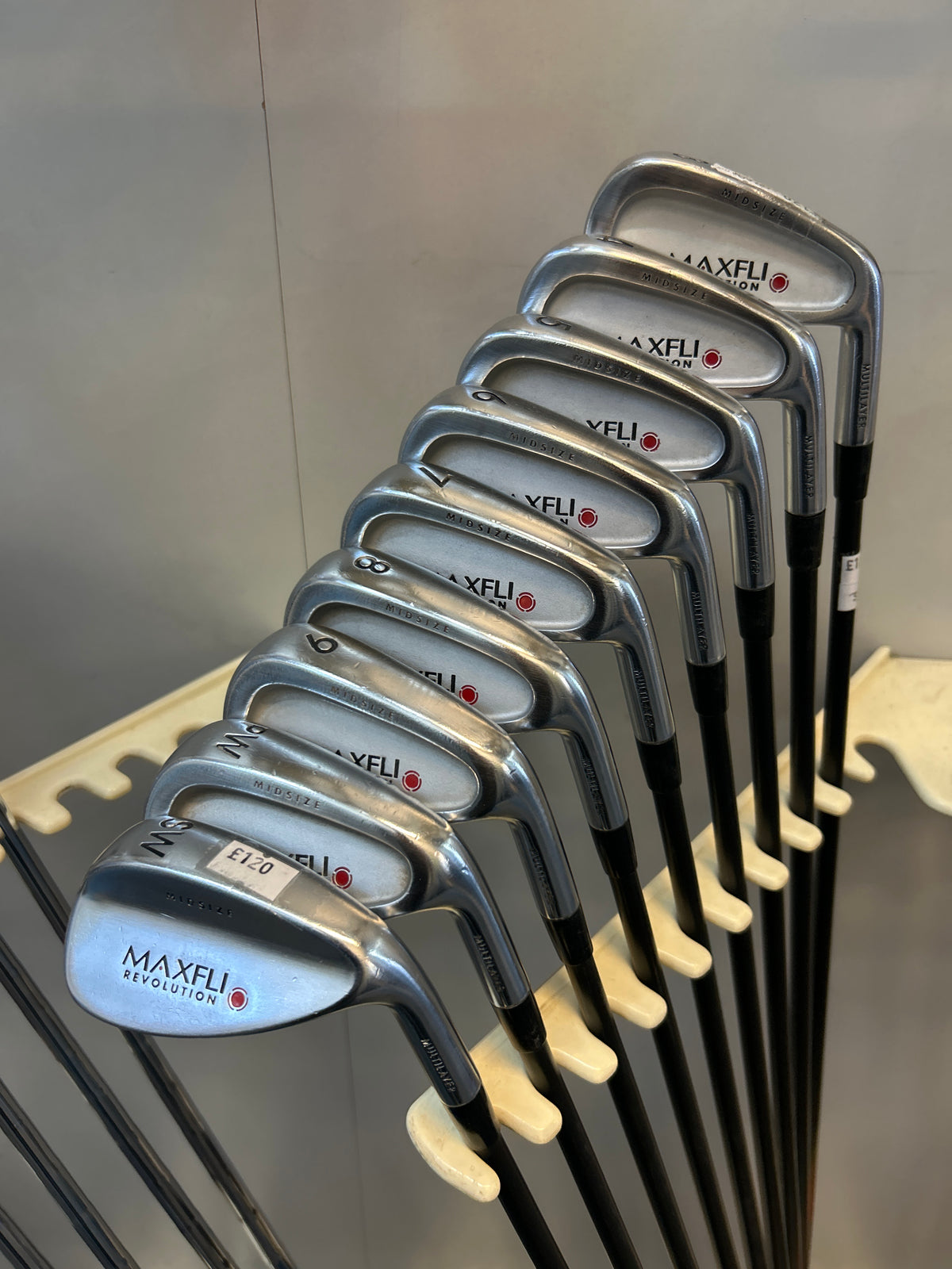 MAXFLI REVOLUTION (3-PW+SW) (REGULAR GRAPHITE FLEX)