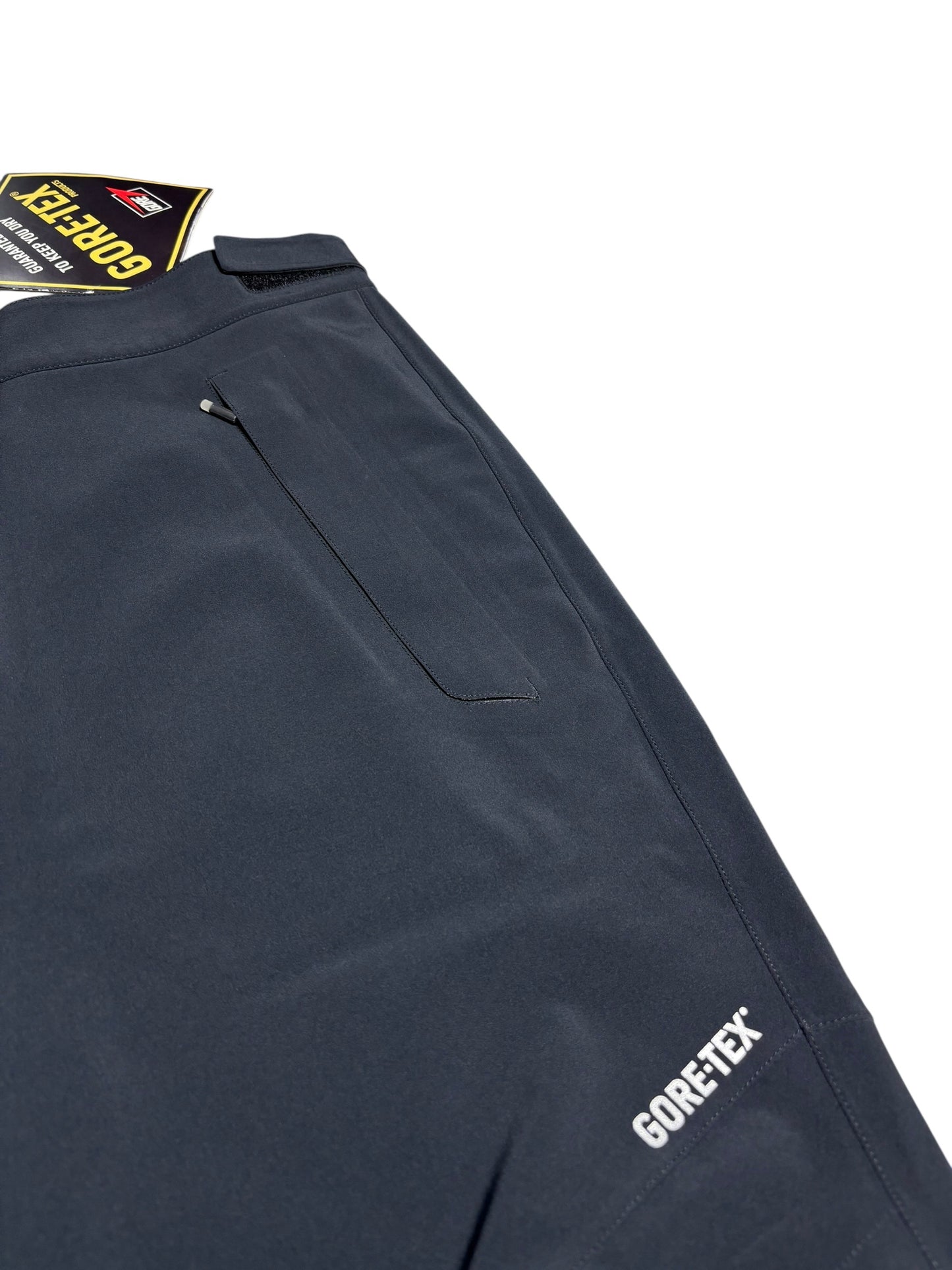 Clearance UNDER ARMOUR Loose Waterproof Gore-Tex Trousers (MENS XL LEG 31”)