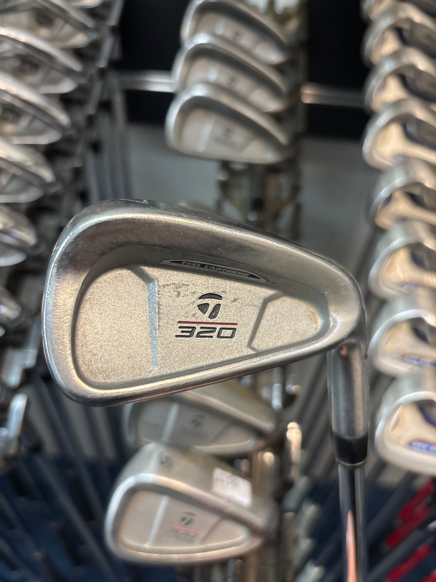 Taylormade 320 (4-PW) (+ 300 series SW) (Regular FLEX)