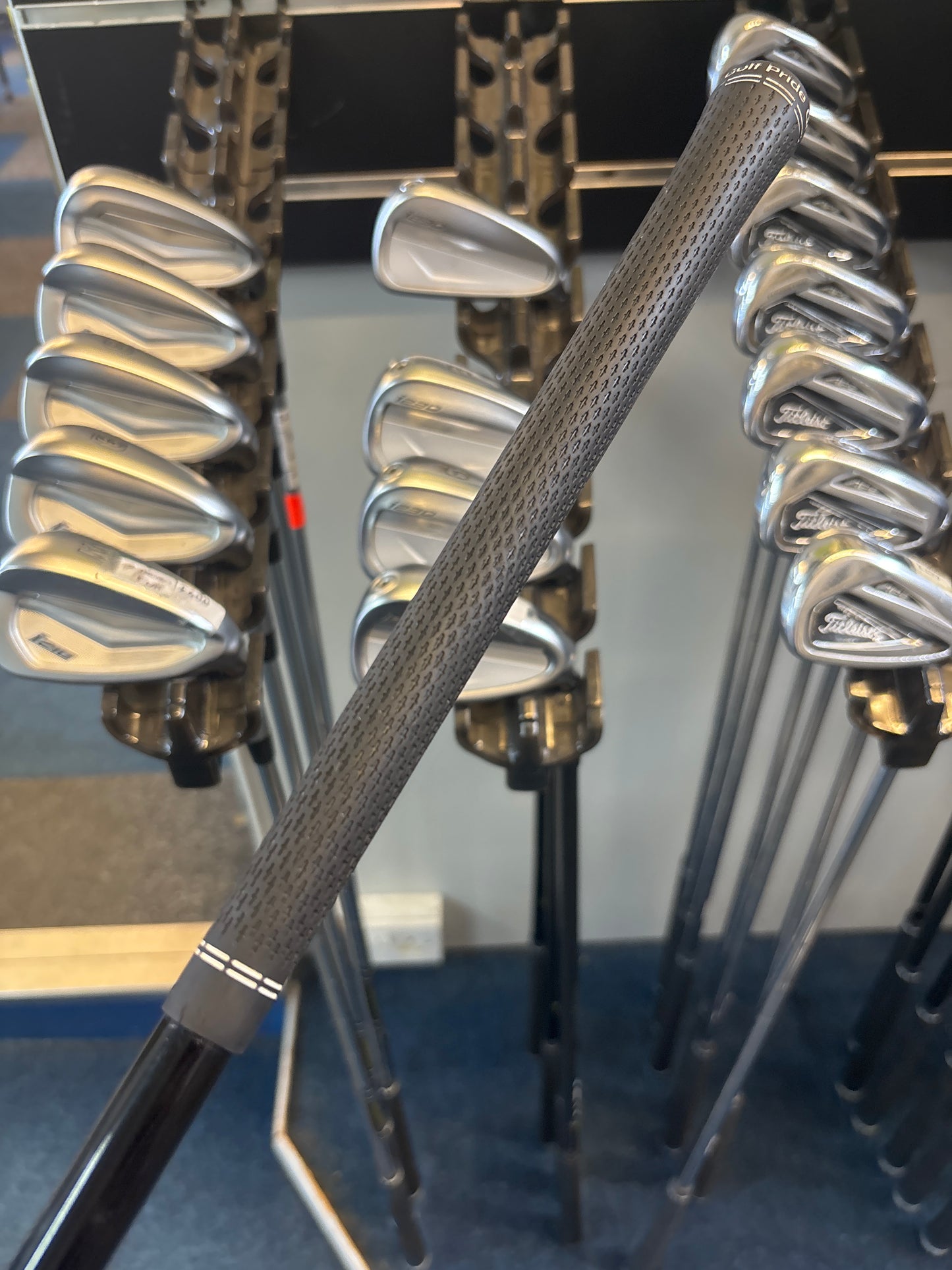 PING I230 (6-PW) (REGULAR GRAPHITE FLEX)