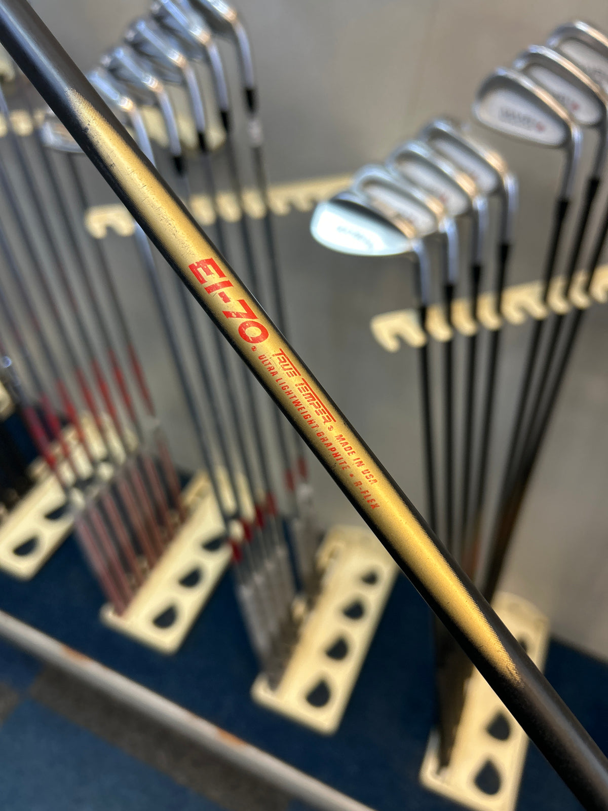 MAXFLI REVOLUTION (3-PW+SW) (REGULAR GRAPHITE FLEX)