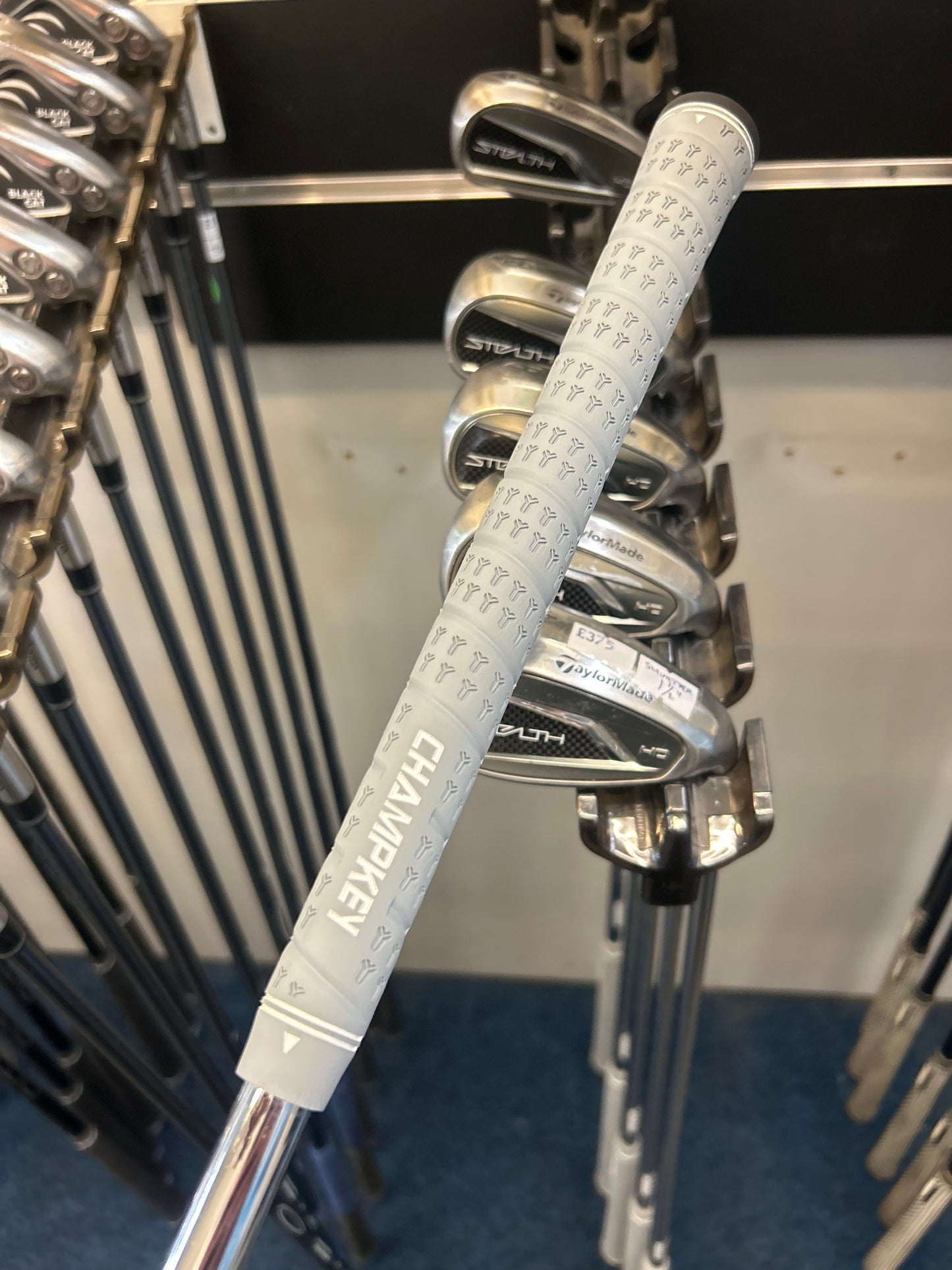 TaylorMade STEALTH HD (6-PW+GAP) (REGULAR FLEX)