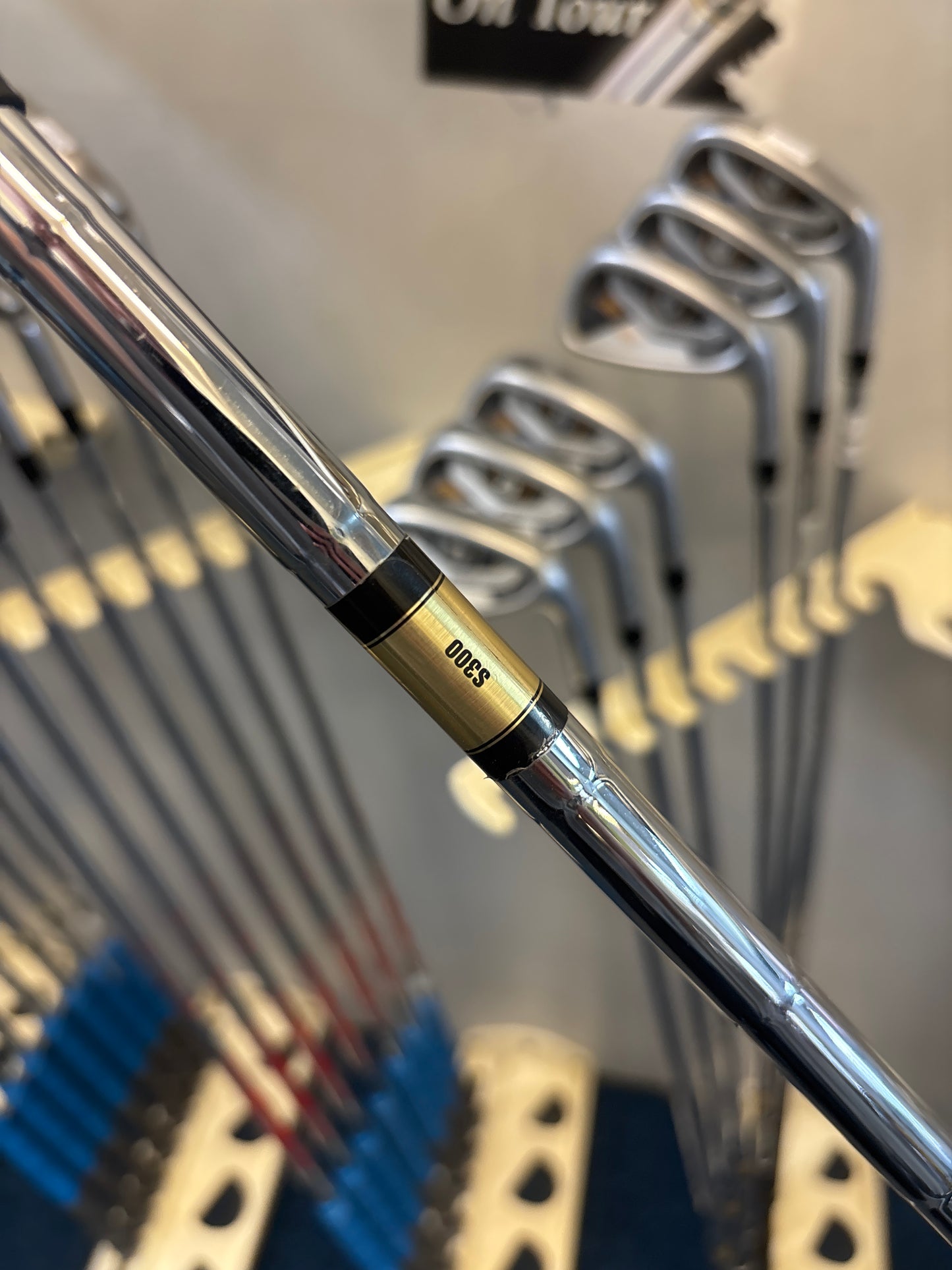 Wilson Staff FG TOUR F5 FORGED (4-PW) (STIFF FLEX)