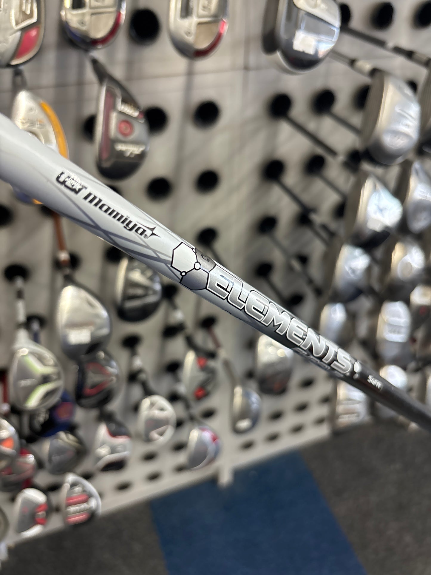 Wilson Staff D-200 (4 Hybrid 22 Degree Regular FLEX)