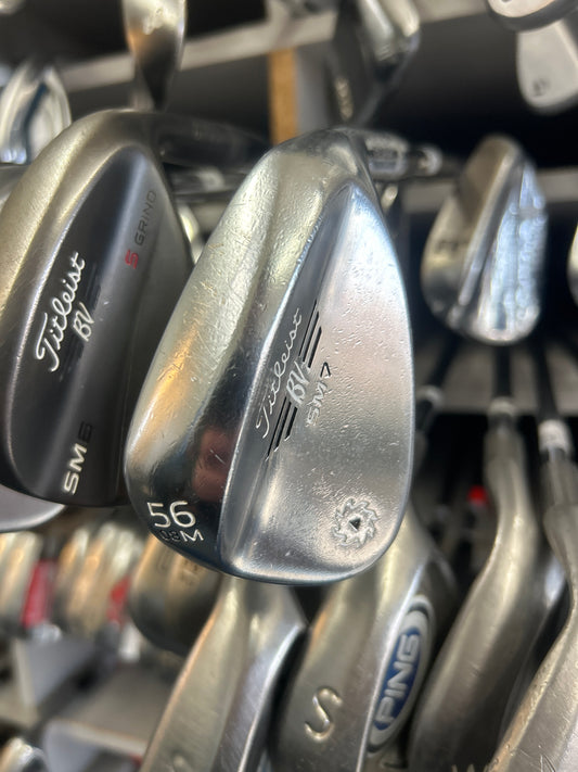 TITLEIST VOKEY SM7 56’’ DEGREE (08 DEGREES OF BOUNCE) (PITTED SHAFT)