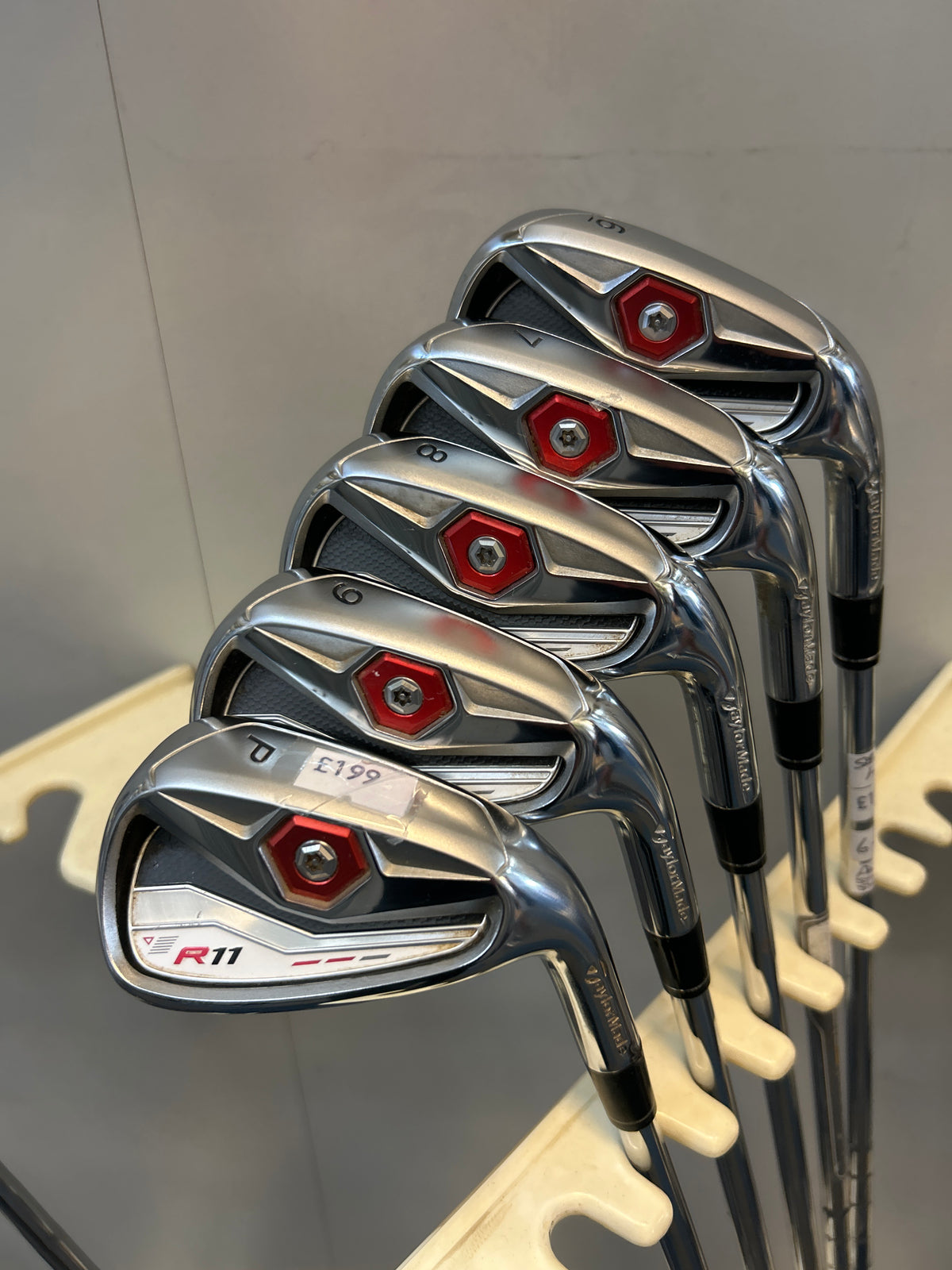TAYLORMADE R11 (6-PW) (REGULAR FLEX)