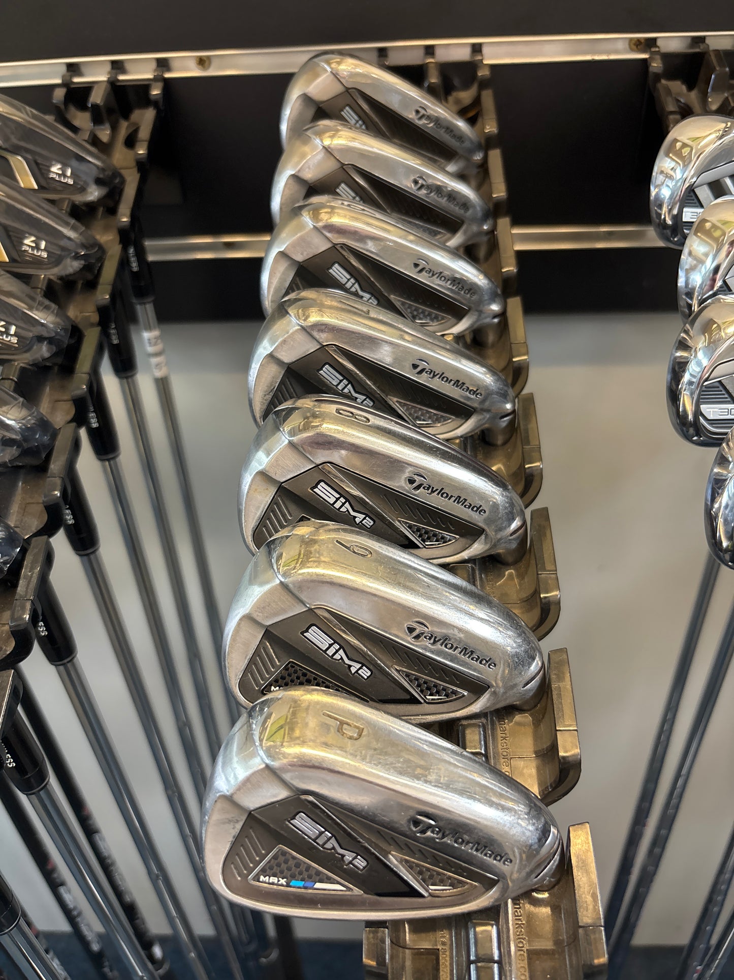 TaylorMade SIM2 MAX  (4-PW) (REGULAR FLEX)