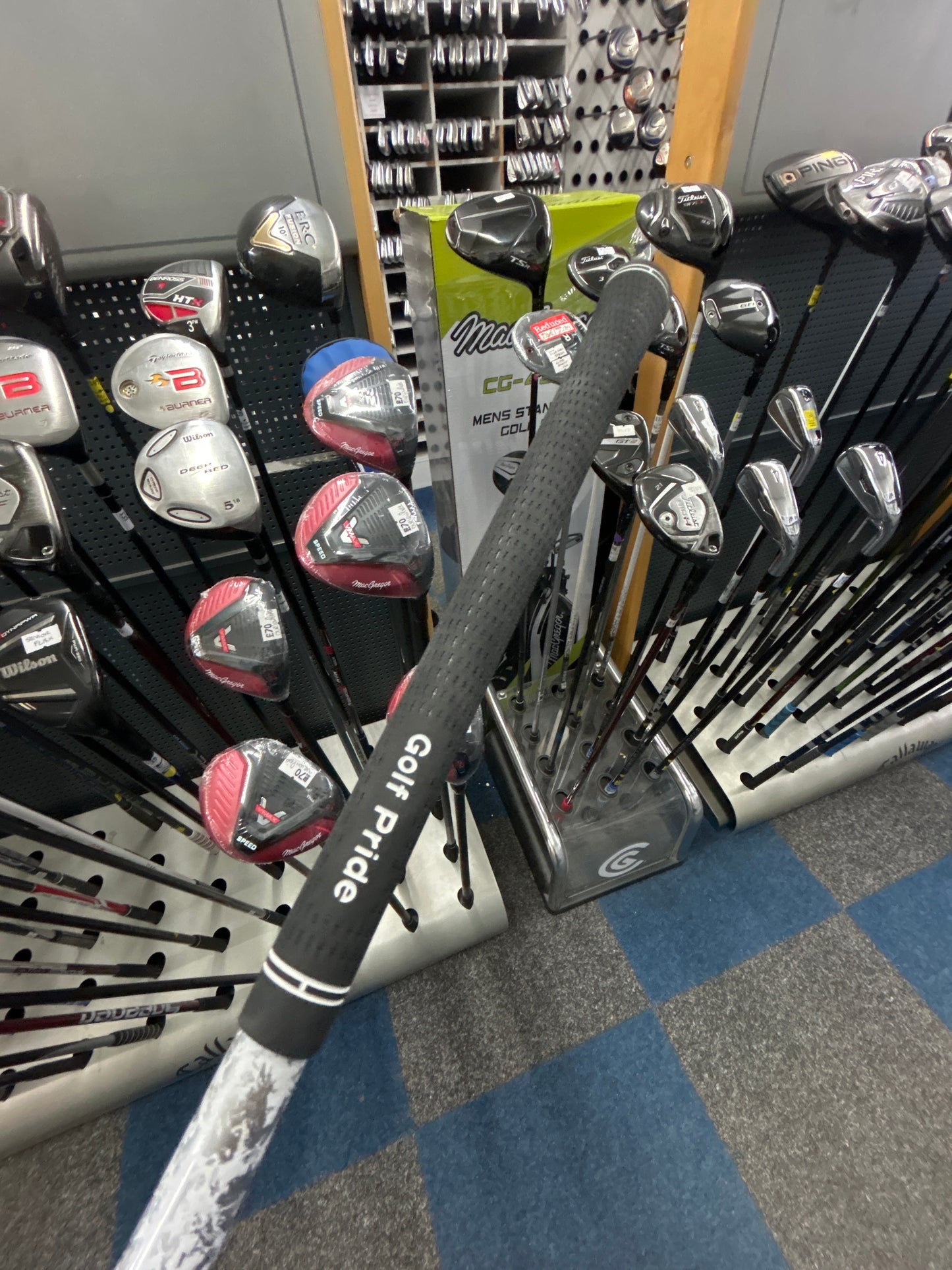 Wilson Staff DYNRPWR 6 HYBRID (SOFT REGULAR FLEX)