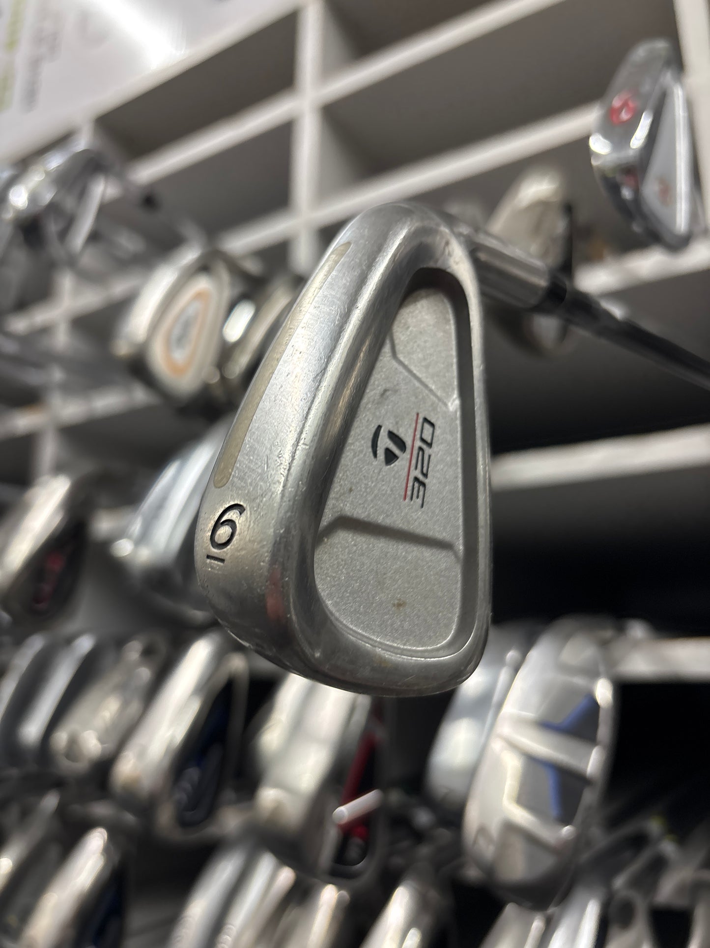 TAYLORMADE 320 6 Iron (Regular Graphite Flex)