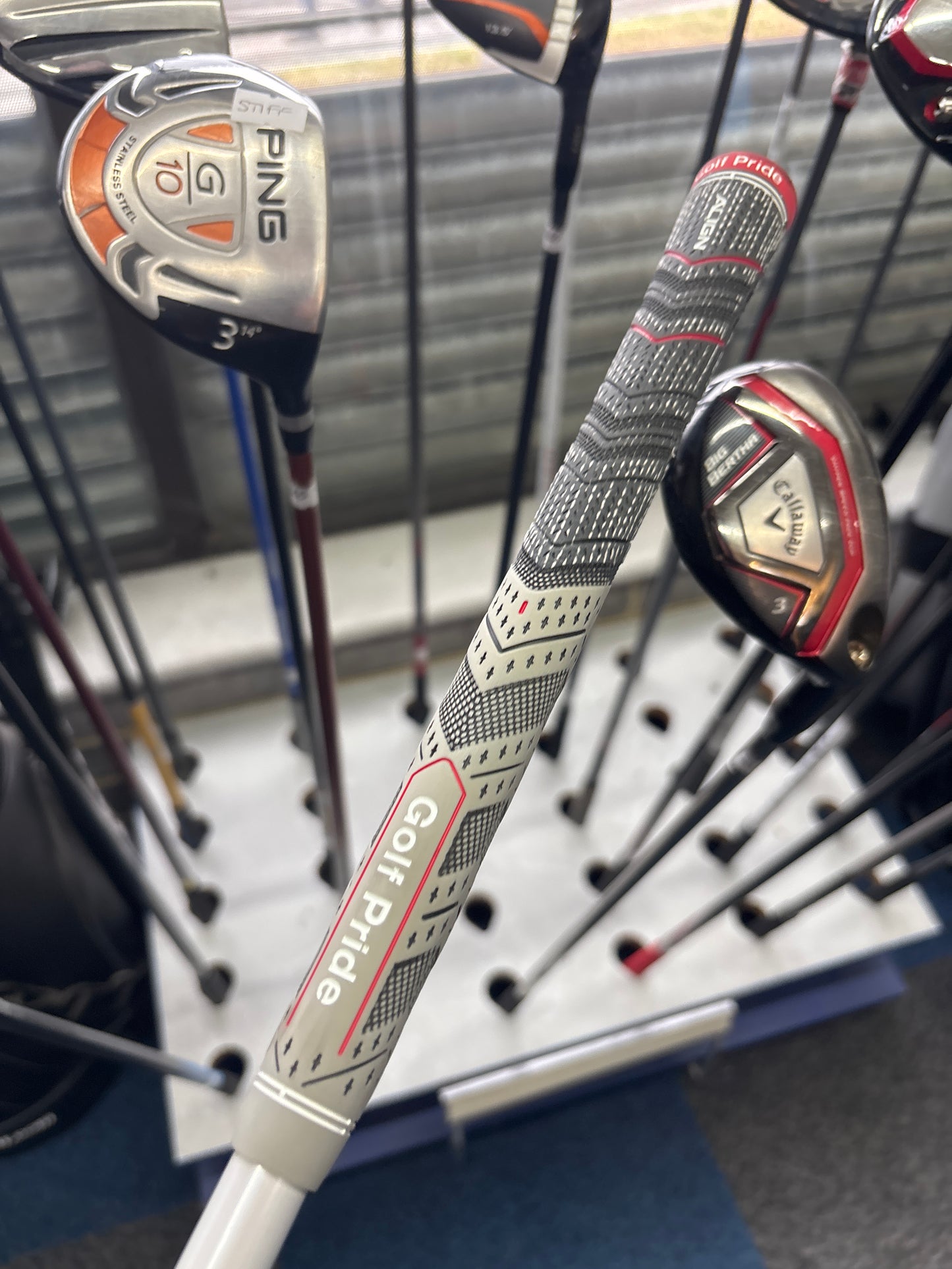TaylorMade SIM 2 MAX 4 HYBRID (Left Handed)