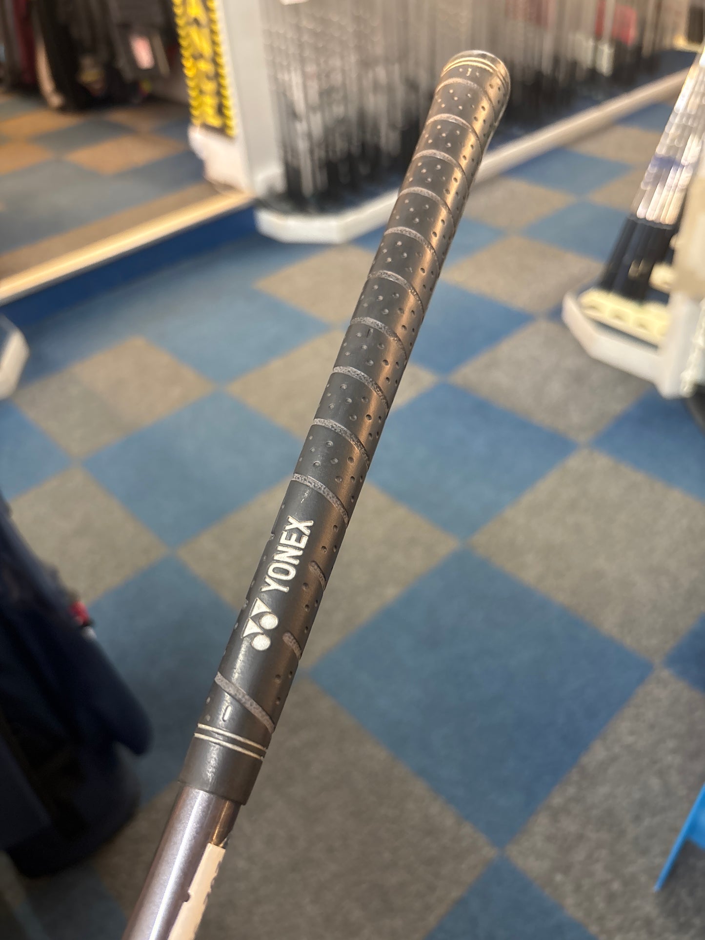 YONEX V-MASS 260 (4-SW REGULAR GRAPHITE FLEX)