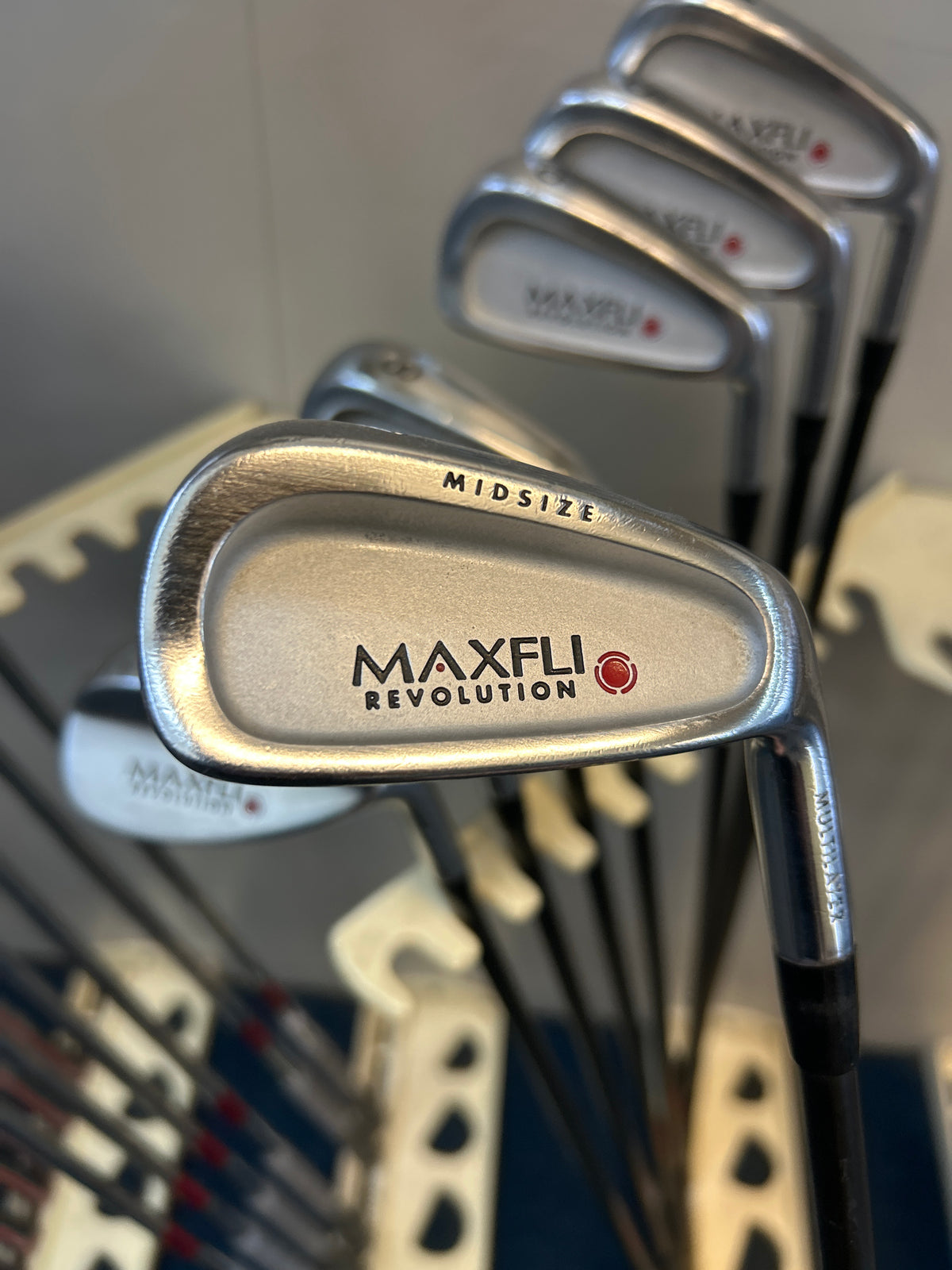 MAXFLI REVOLUTION (3-PW+SW) (REGULAR GRAPHITE FLEX)