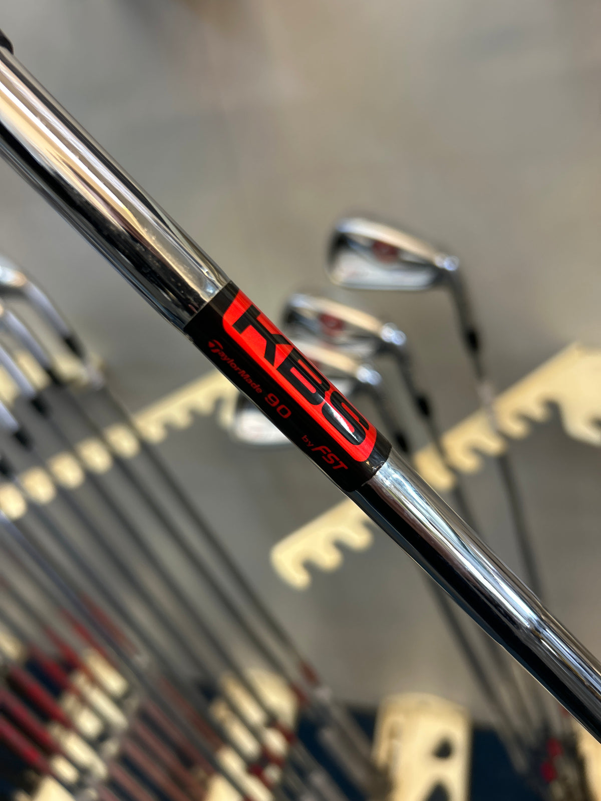 TAYLORMADE R11 (6-PW) (REGULAR FLEX)