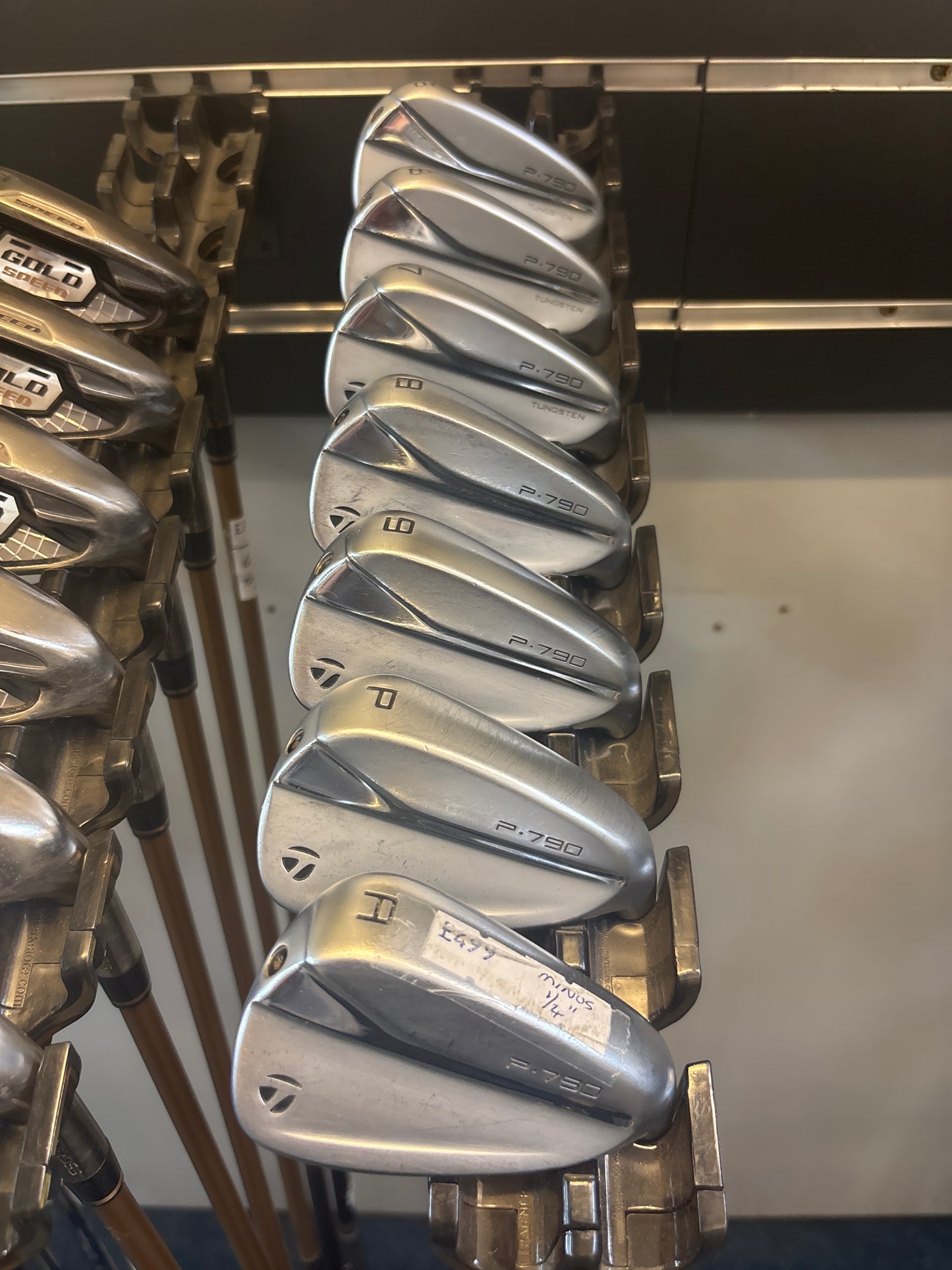 TaylorMade P790 (5–PW+GAP) (REGULAR GRAPHITE FLEX)