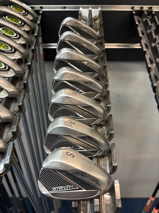 Taylormade Stealth (5-PW+SW REGULAR FLEX)