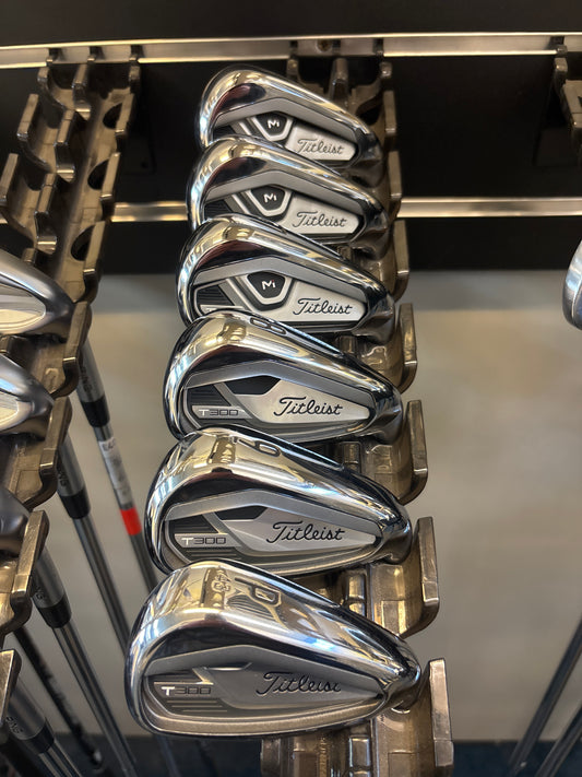 Titleist T300 (5-PW REGULAR FLEX) (MINT)