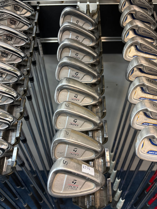 Taylormade 320 (4-PW) (+ 300 series SW) (Regular FLEX)