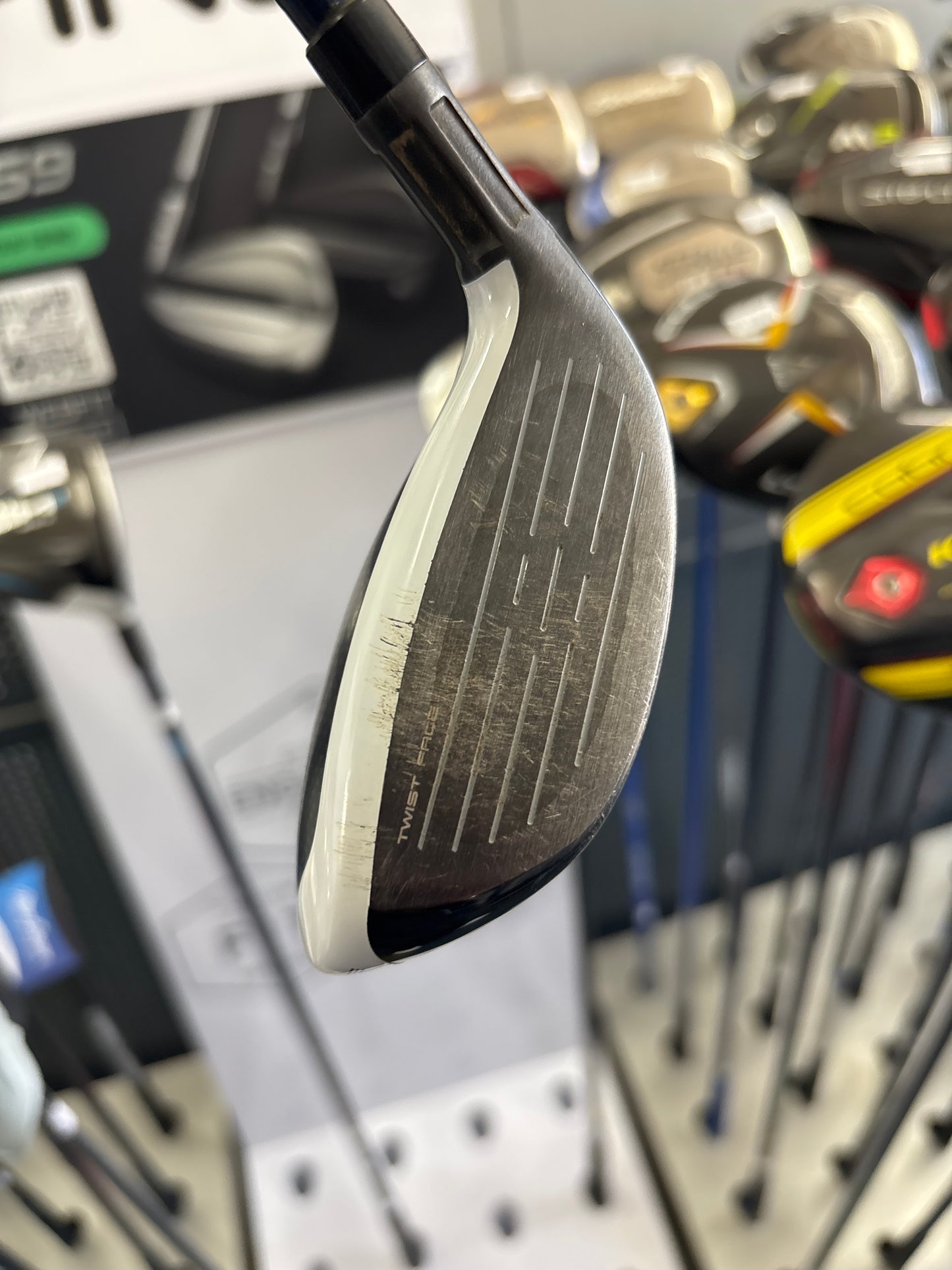 Taylormade SIM 2 MAX 4 Hybrid (STIFF FLEX)