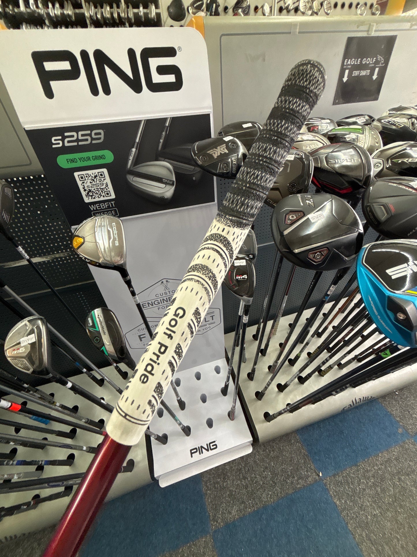 Taylormade STEALTH 2 / 3 HYBRID  (STIFF FLEX)
