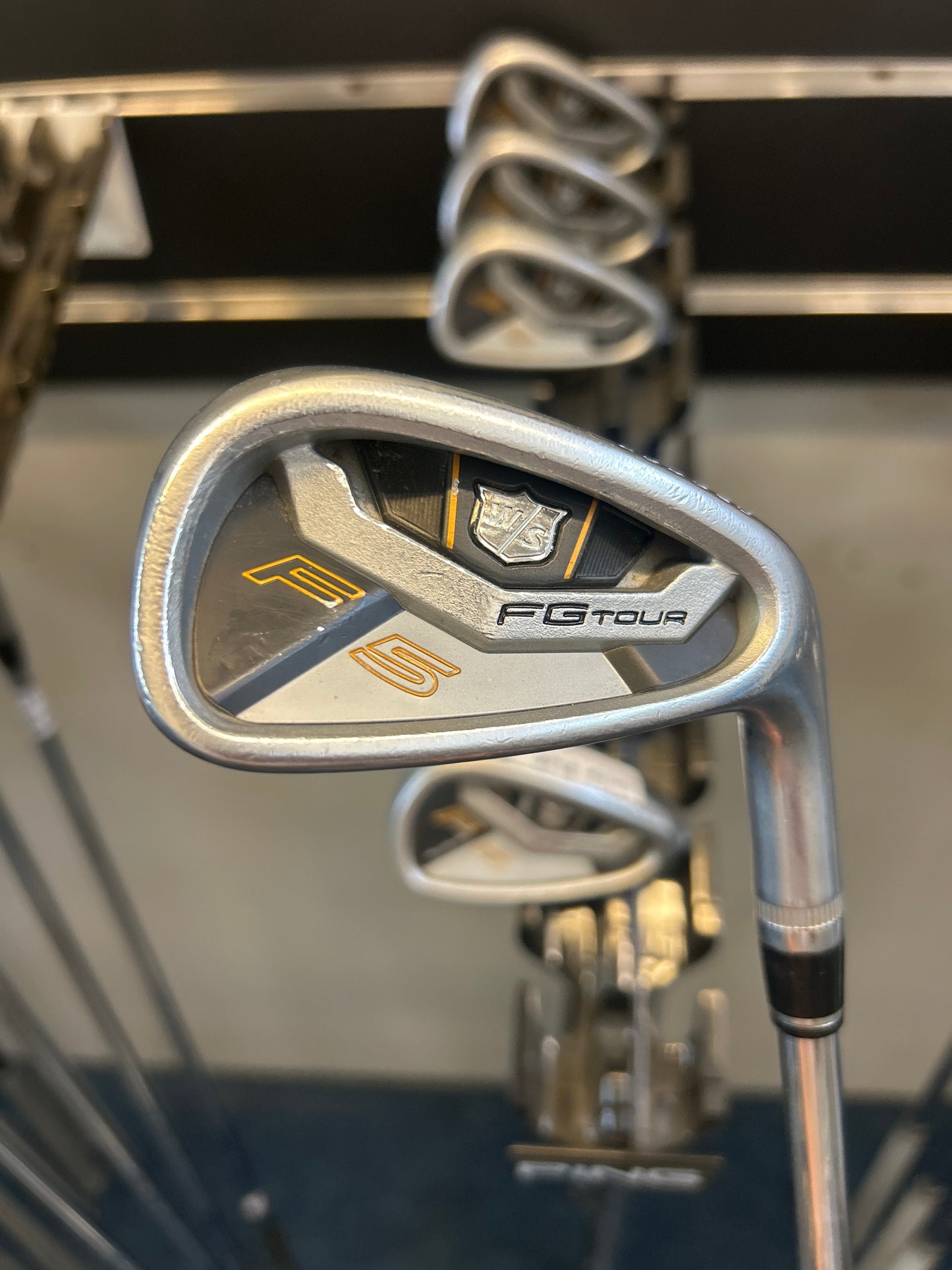 Wilson Staff F5 FG TOUR (4-PW) (STIFF FLEX)