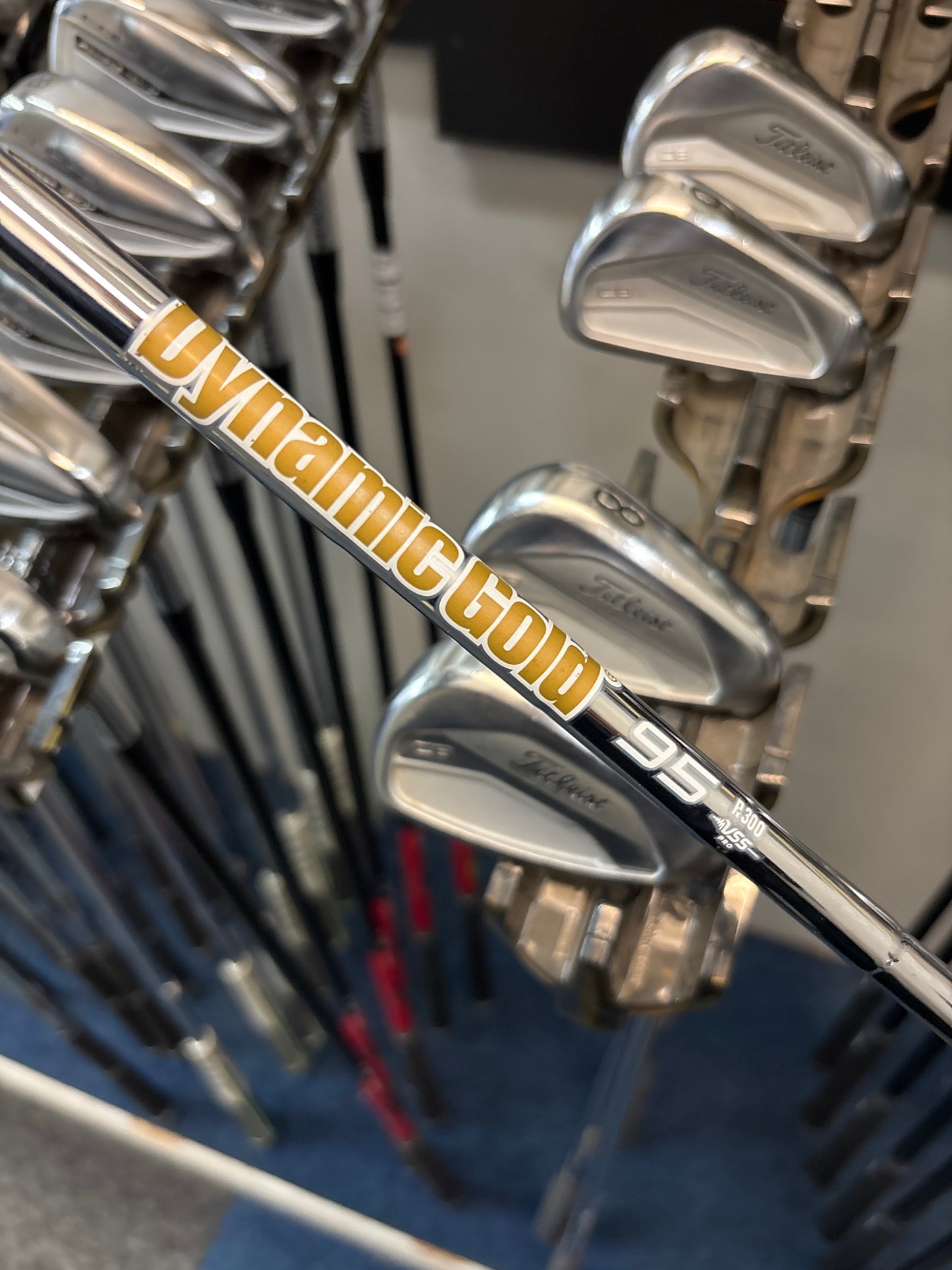 Titleist CB (5-9 REGULAR FLEX)