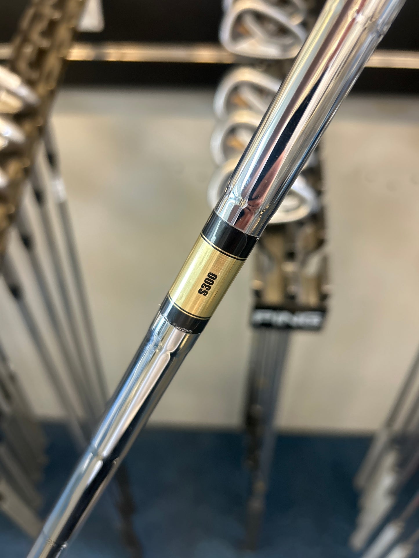 Wilson Staff F5 FG TOUR (4-PW) (STIFF FLEX)