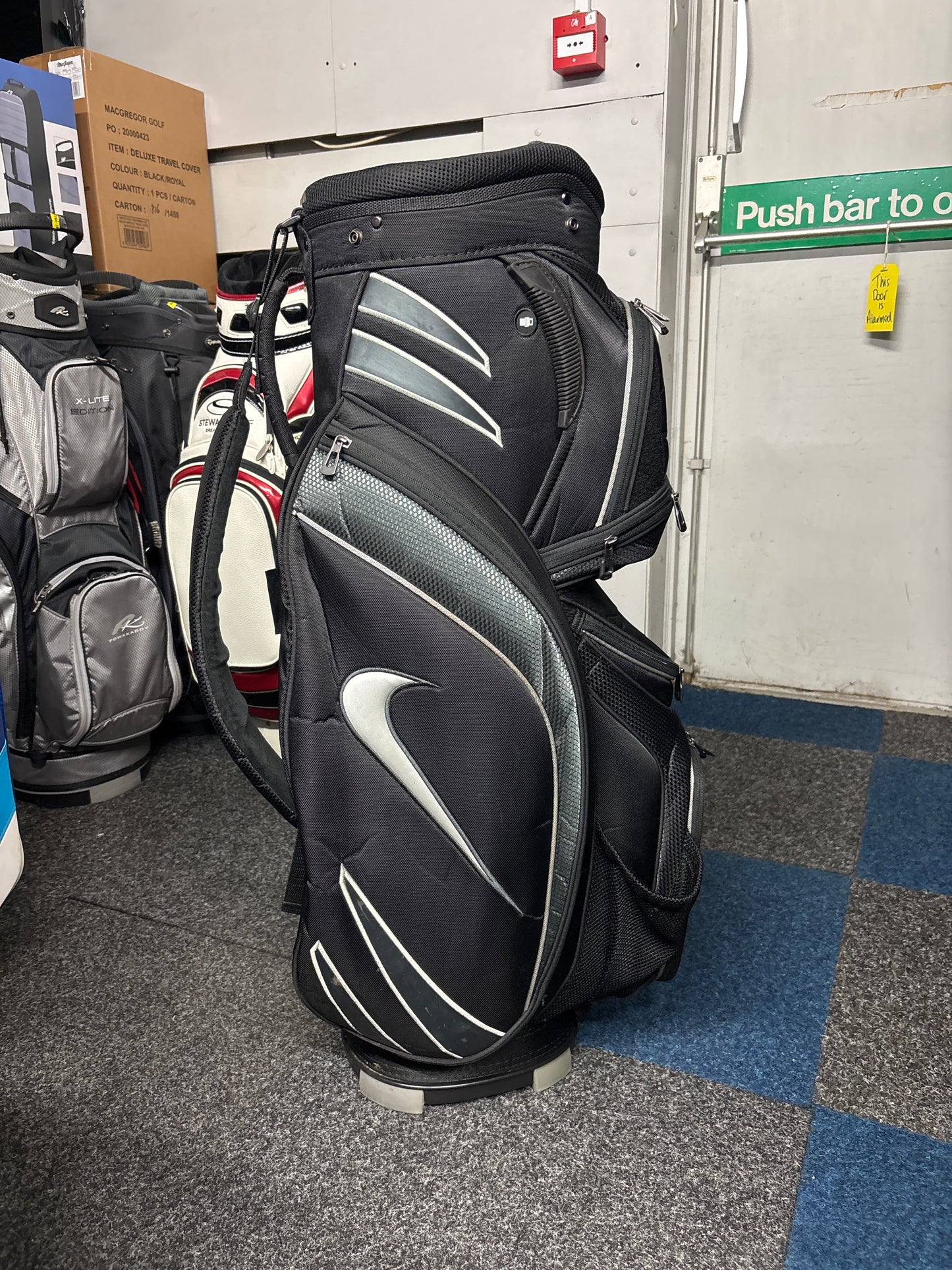 NIKE DIVIDER CART BAG (BLACK/WHITE)