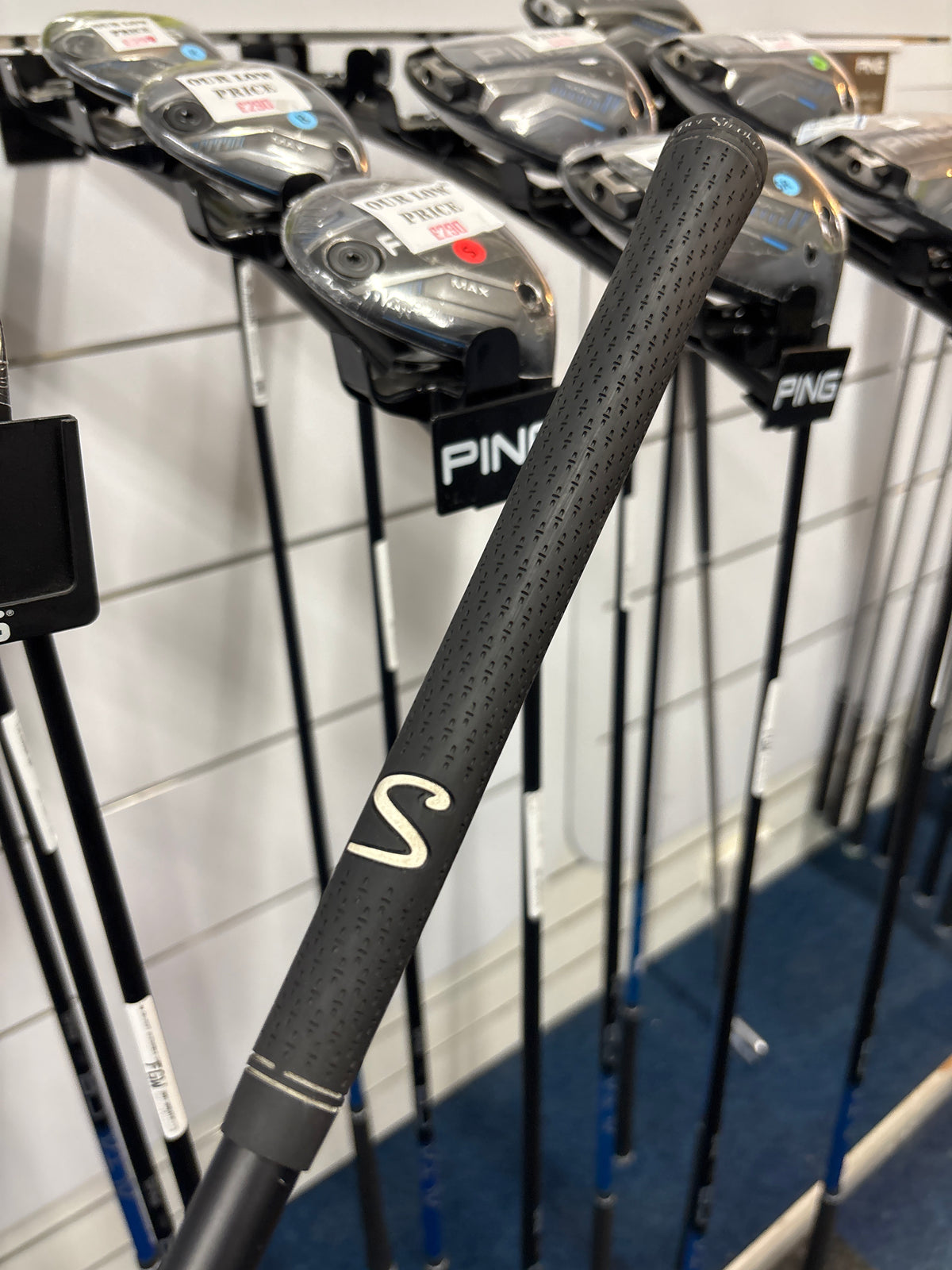 Eleven PW HYBRID 43 DEGREE (REGULAR FLEX)