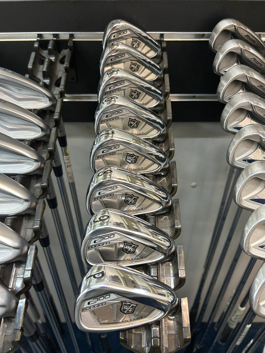 WILSON STAFF C300 (3-PW REGULAR FLEX)