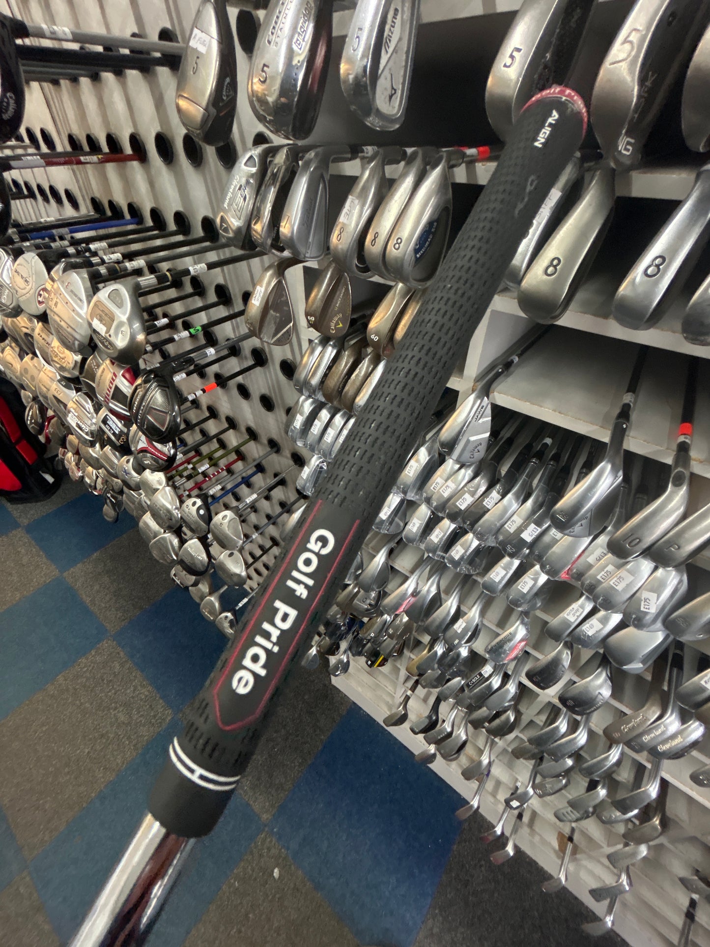 TITLEIST U505 4 IRON (STIFF FLEX)