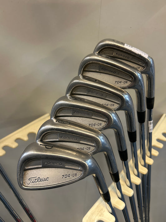 Titleist FORGED 704-CB (5-PW STIFF FLEX)