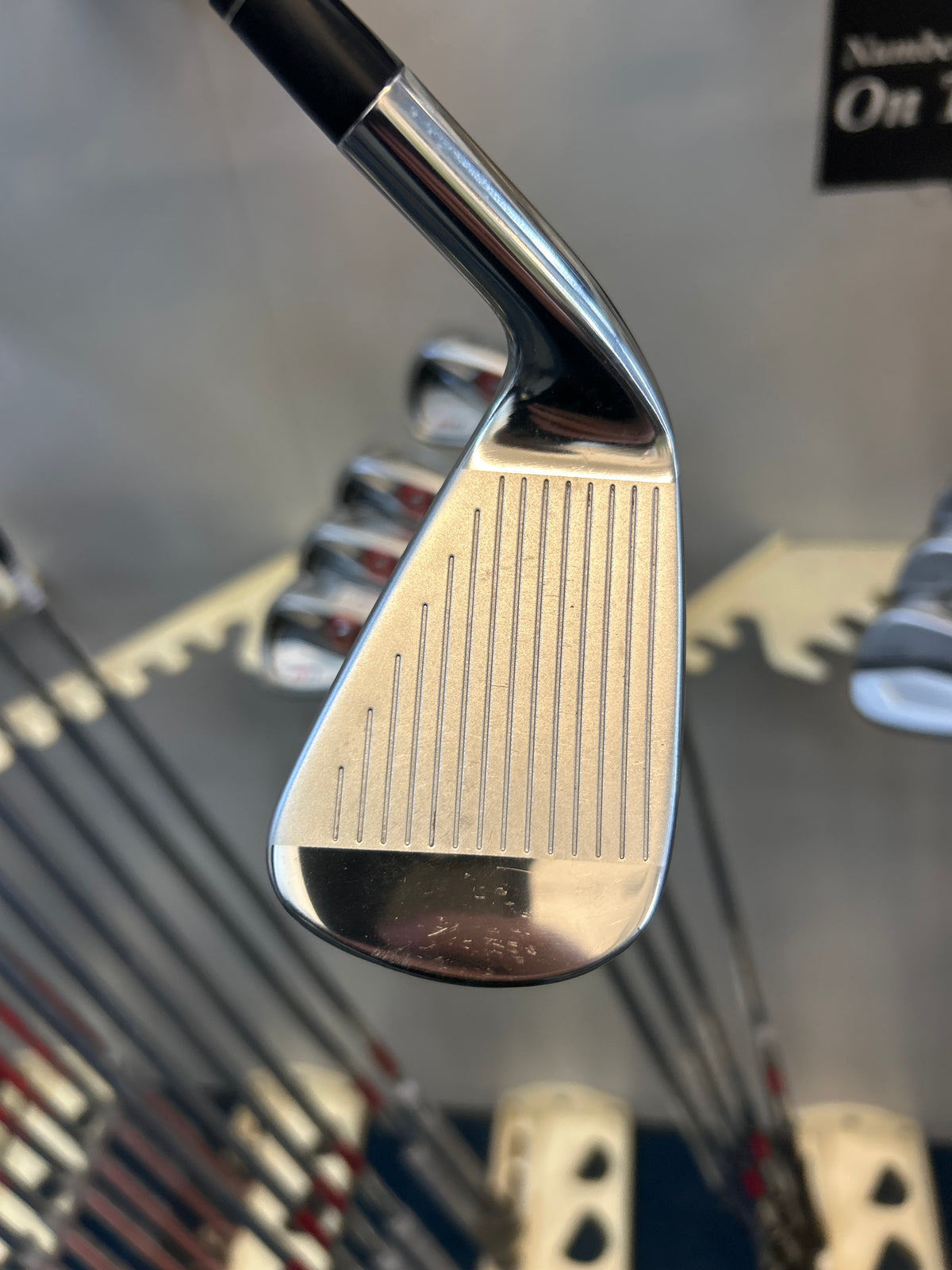 TAYLORMADE R11 (6-PW) (REGULAR FLEX)