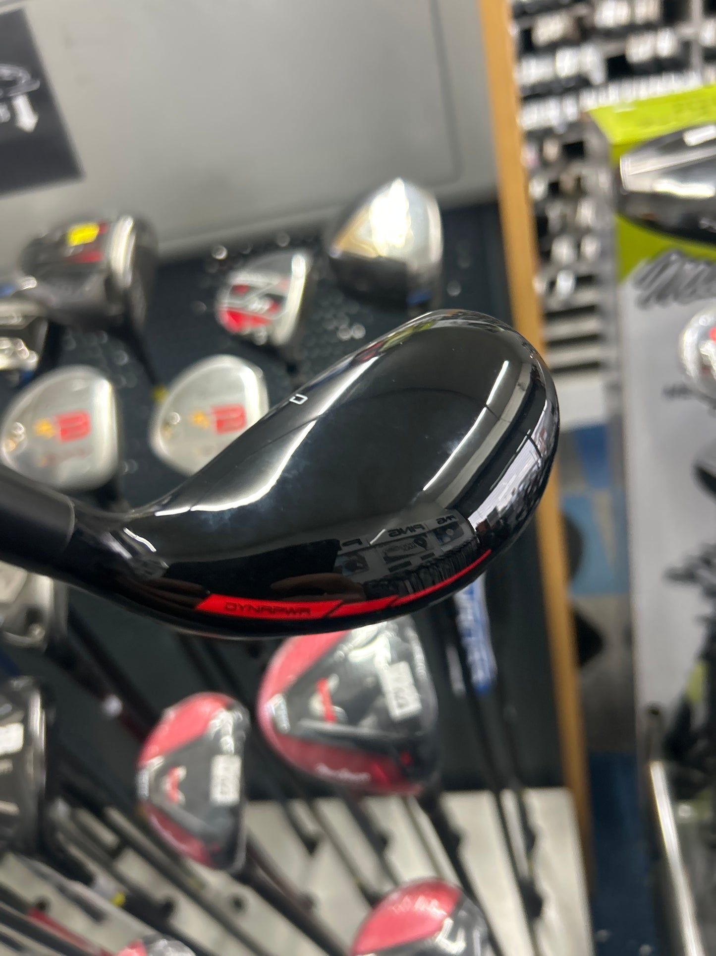 Wilson Staff DYNRPWR 6 HYBRID (SOFT REGULAR FLEX)