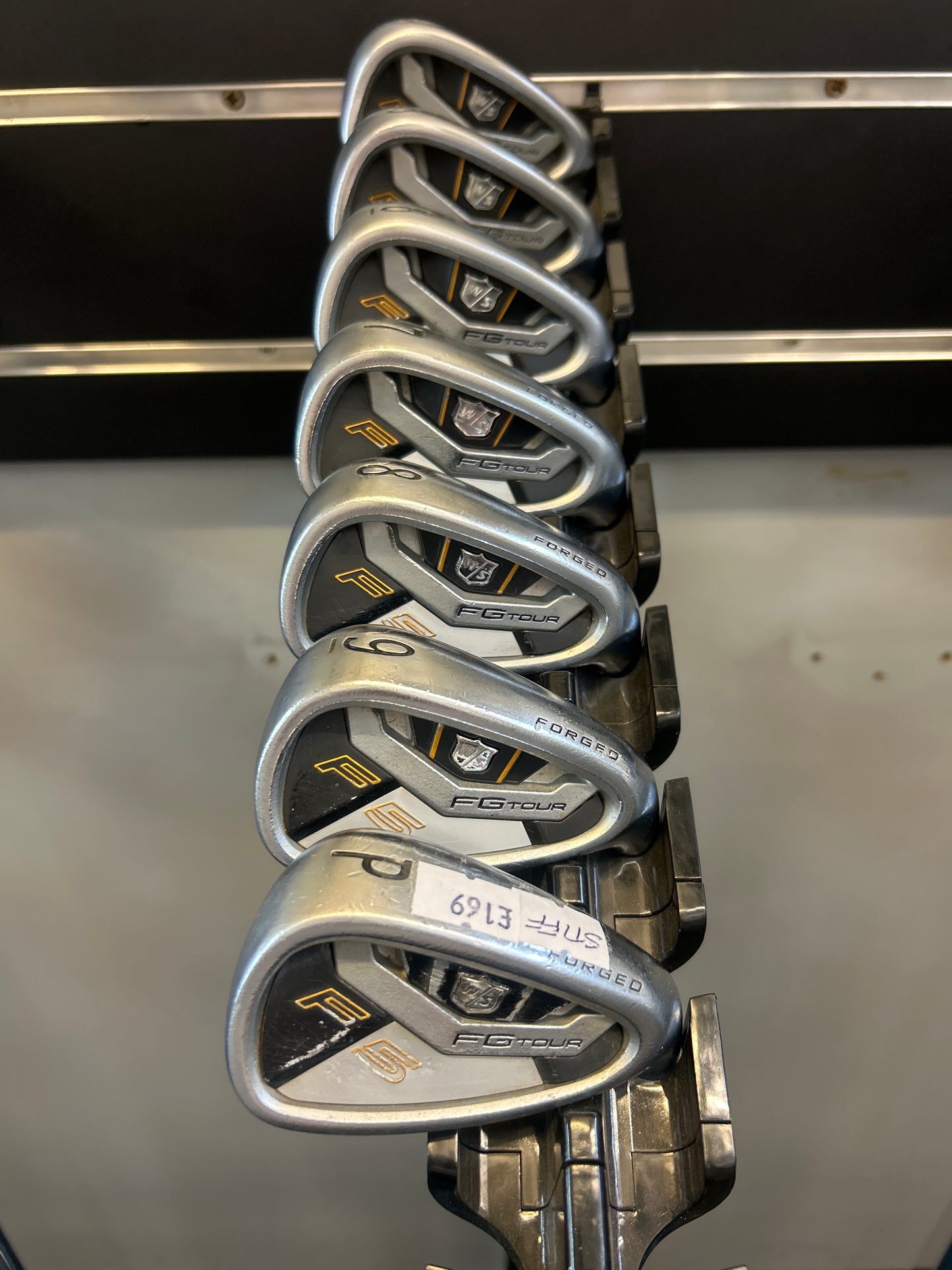 Wilson Staff F5 FG TOUR (4-PW) (STIFF FLEX)