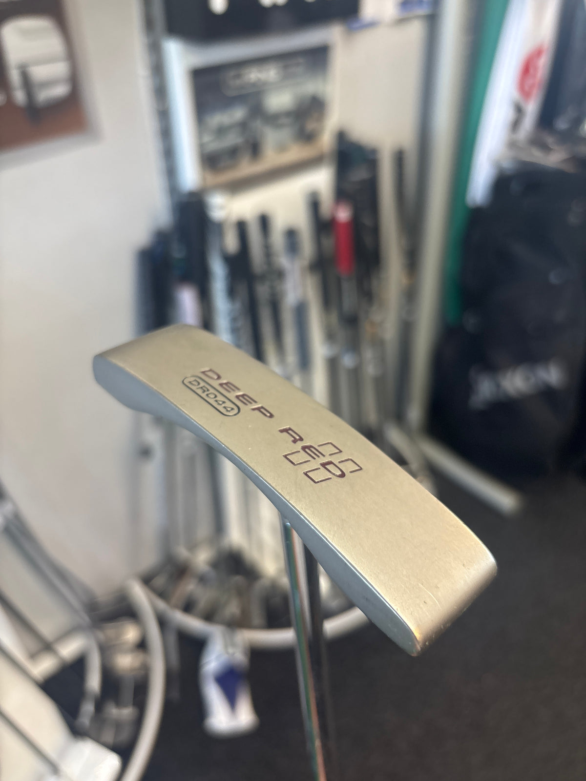 Wilson Deep Red DR044 (35”) (Centre Shaft)