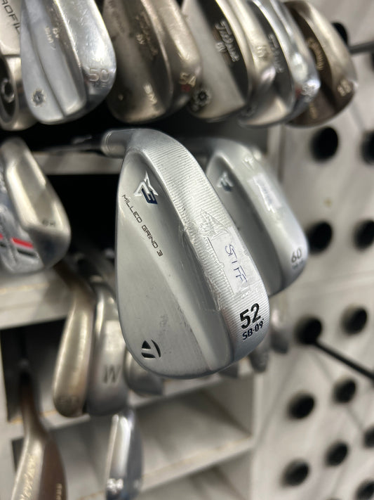 TaylorMade MILLED GRIND 3 52 DEGREE (09 DEGREES OF BOUNCE)  (LH)