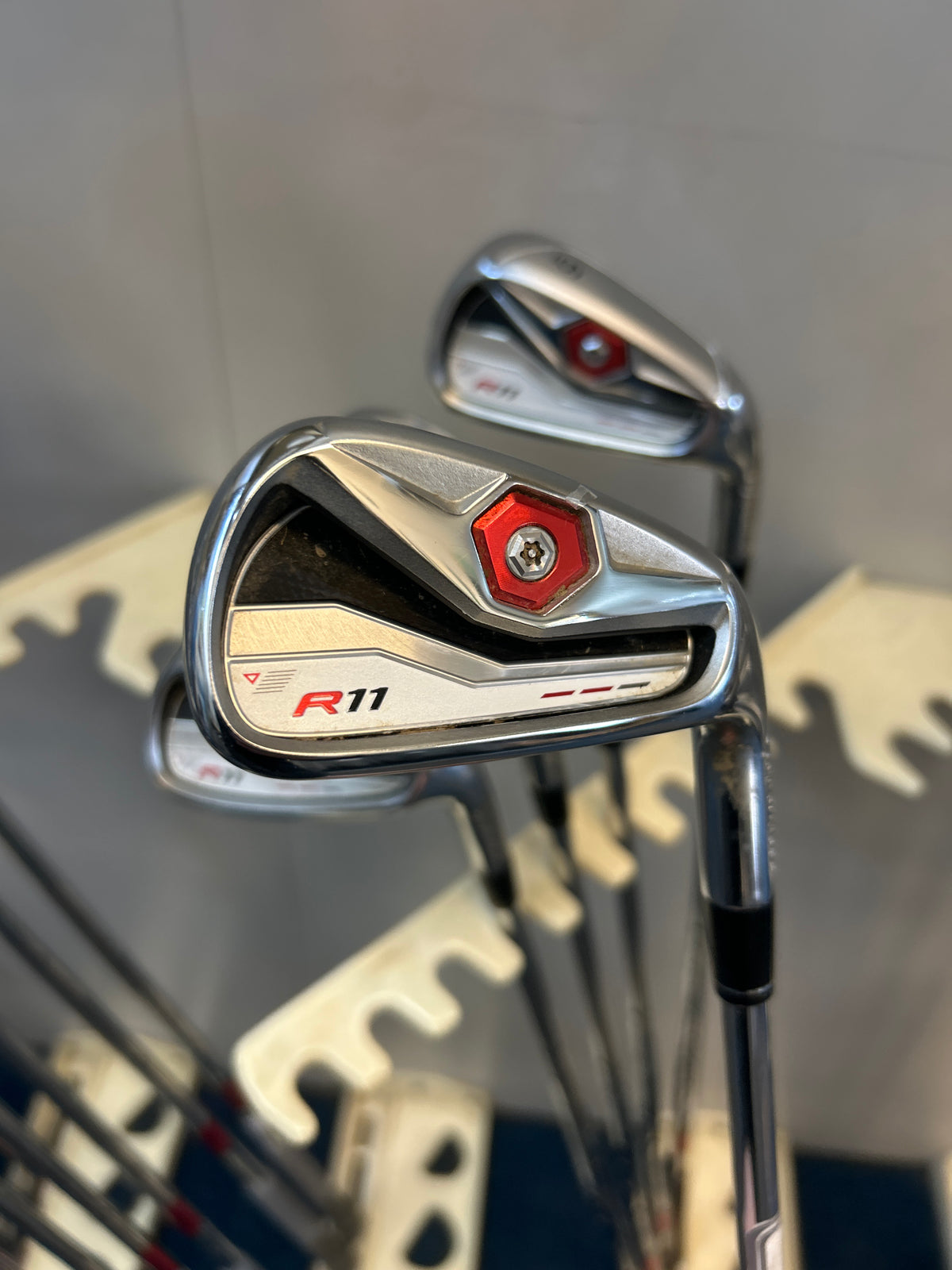 TAYLORMADE R11 (6-PW) (REGULAR FLEX)